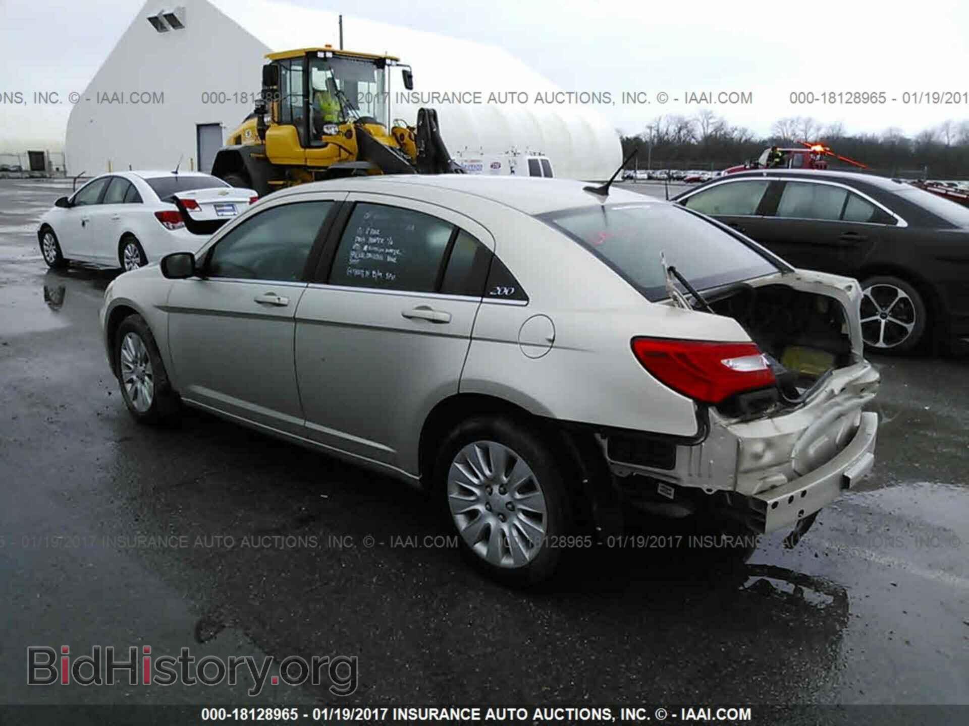 2014 Chrysler 200 - VIN: 1C3CCBAB2EN211960 - Фото 3