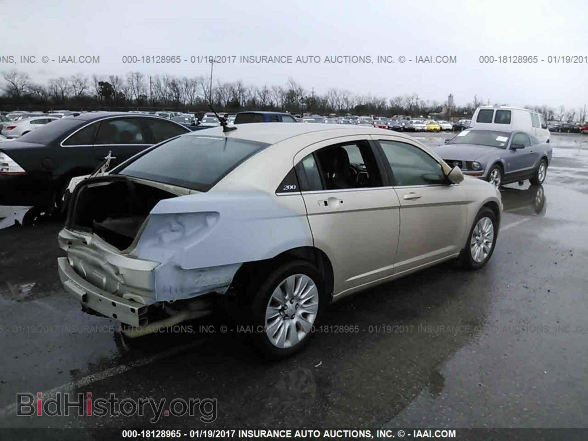2014 Chrysler 200 - VIN: 1C3CCBAB2EN211960 - Фото 4