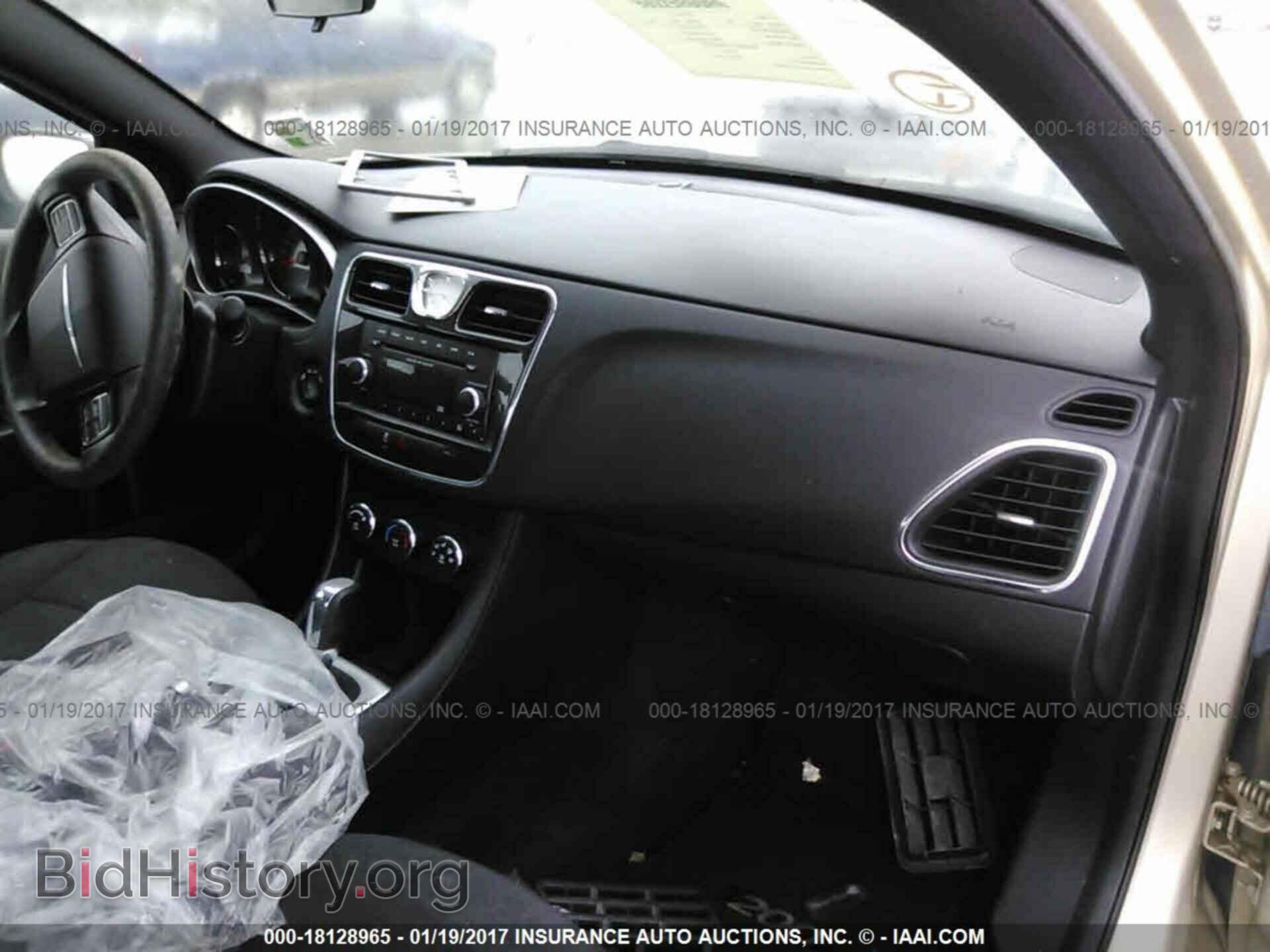 2014 Chrysler 200 - VIN: 1C3CCBAB2EN211960 - Фото 5