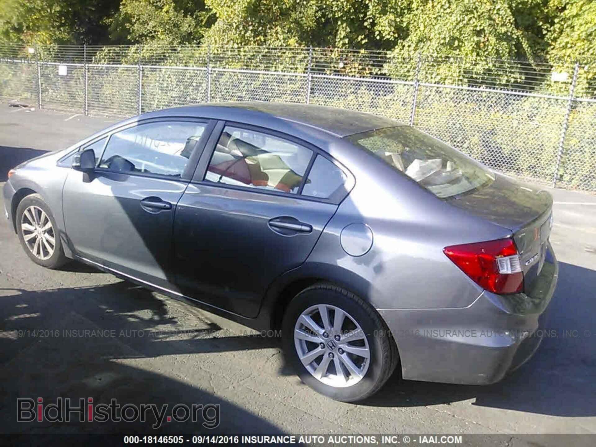 2012 Honda Civic - VIN: 2HGFB2F88CH303896 - Photo 3