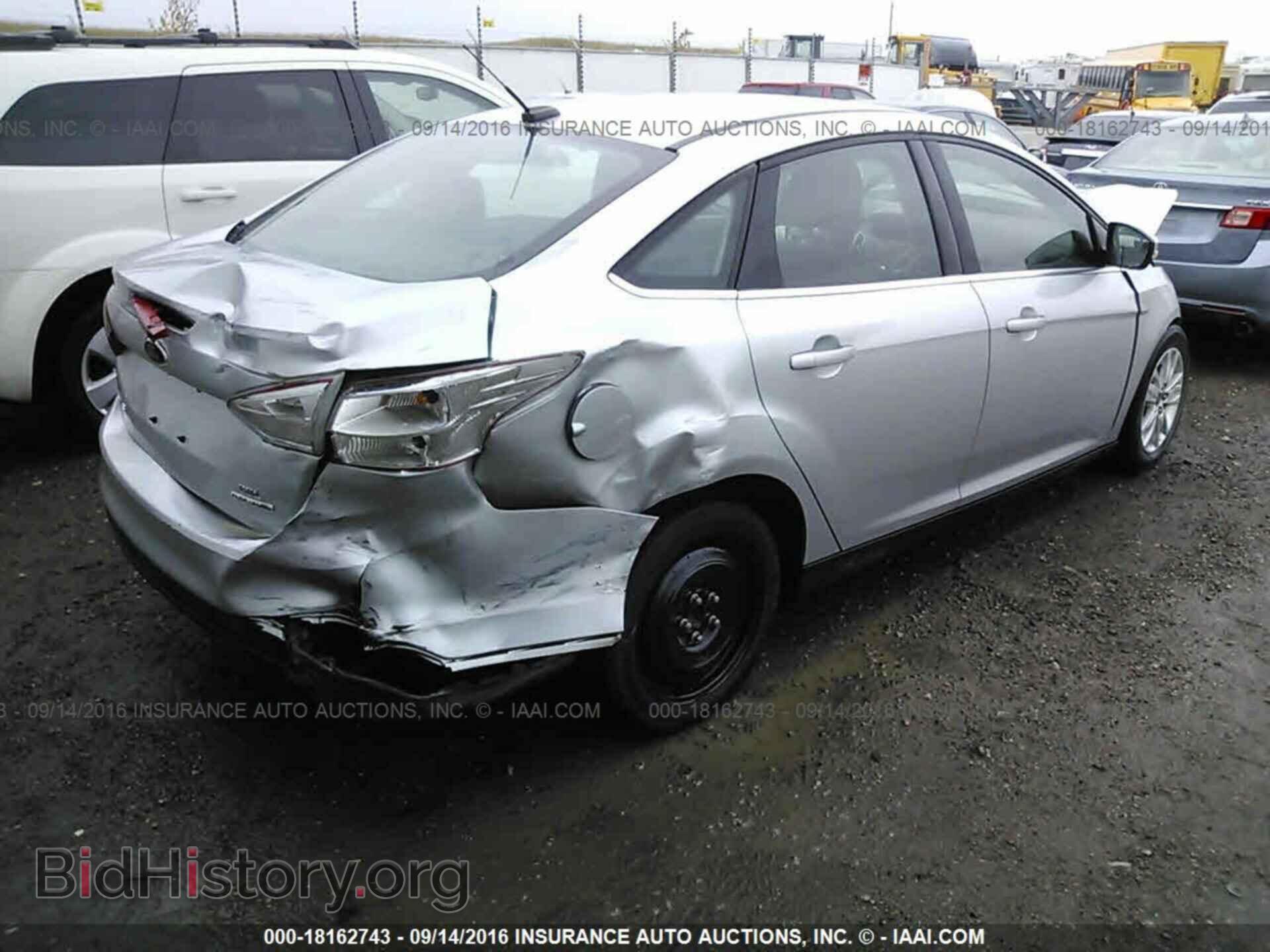 2012 Ford Focus - VIN: 1FAHP3H21CL436614 - Photo 4
