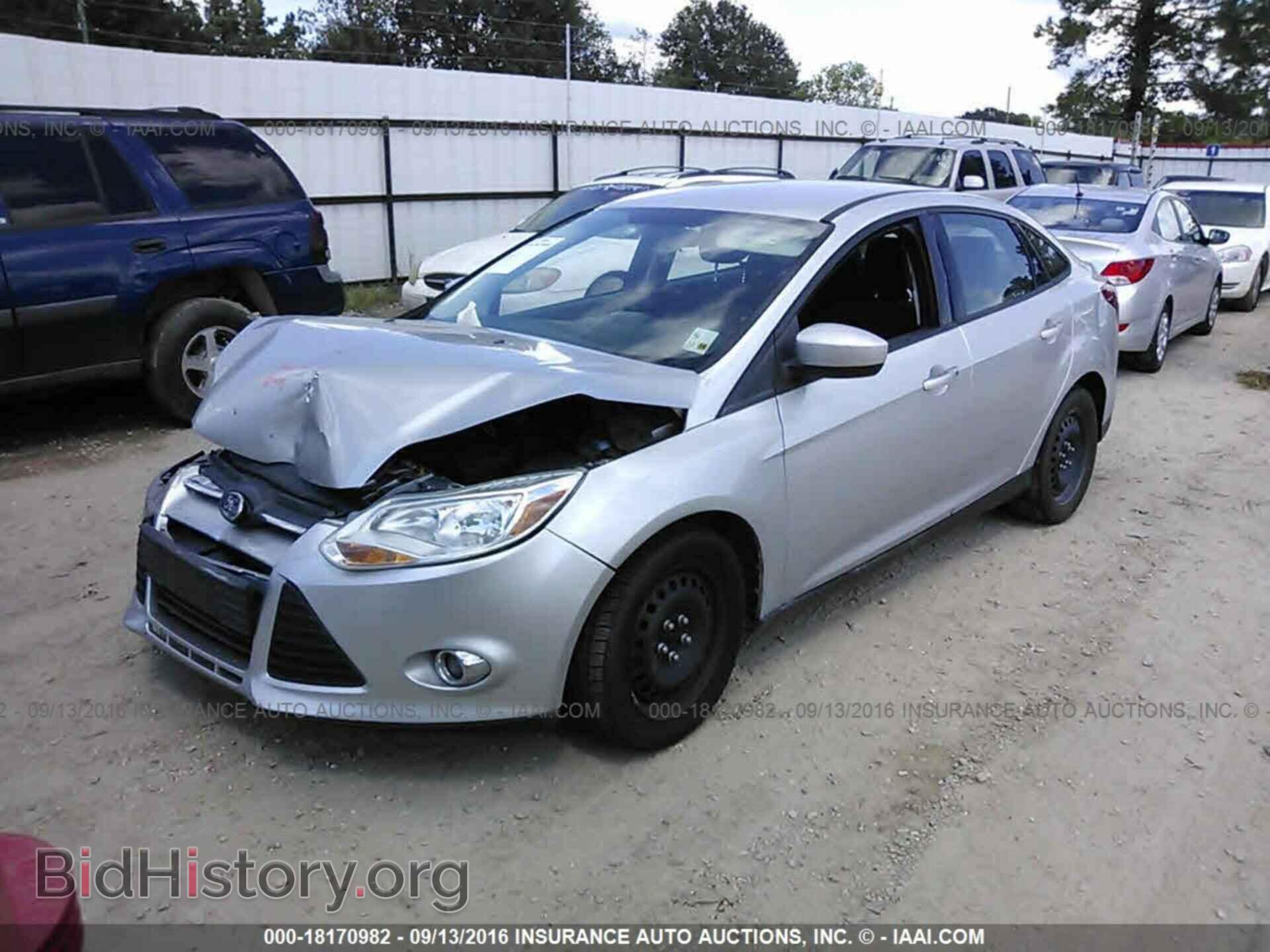 2012 Ford Focus - VIN: 1FAHP3F23CL308328 - Photo 2
