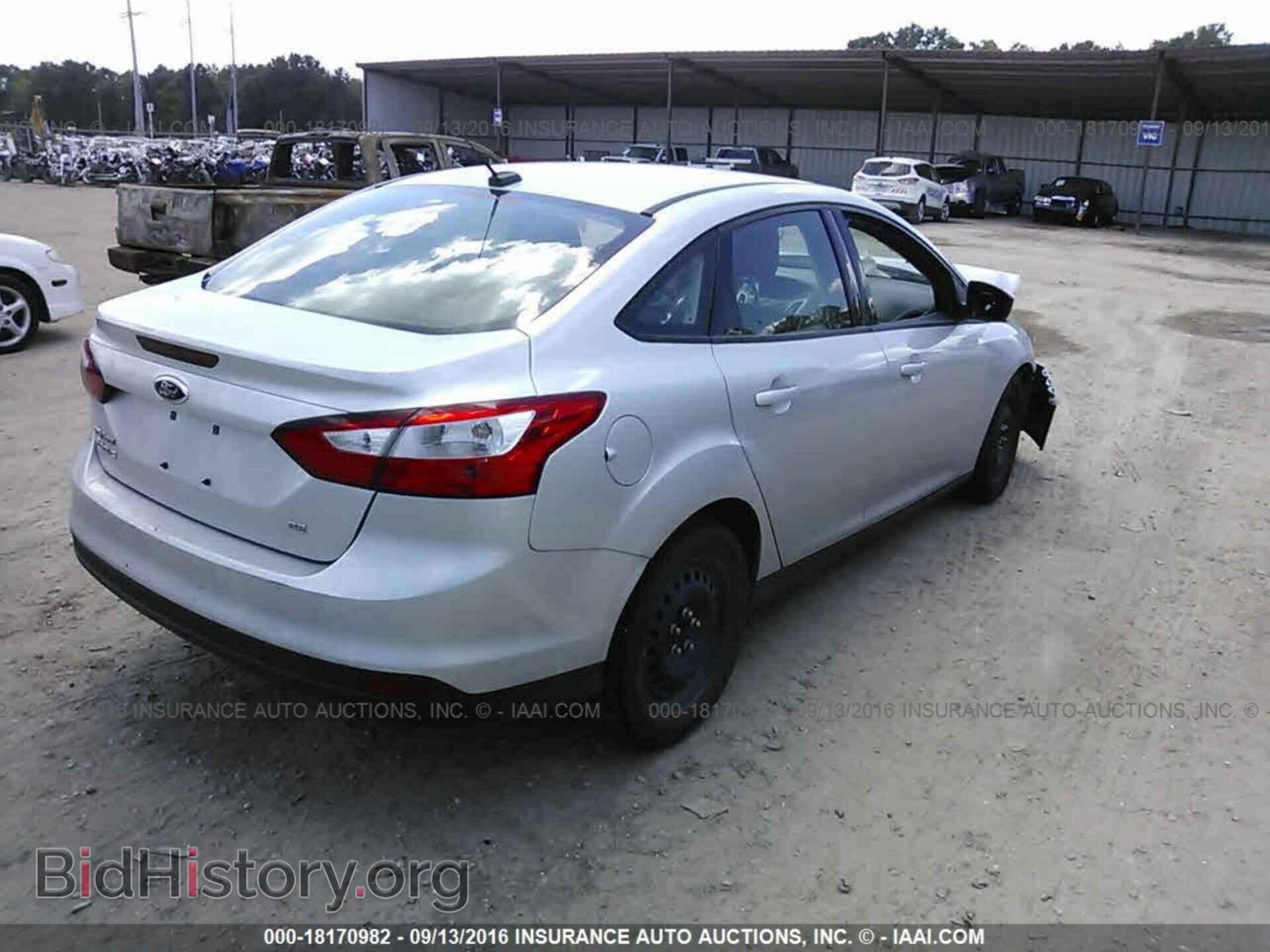 2012 Ford Focus - VIN: 1FAHP3F23CL308328 - Photo 4