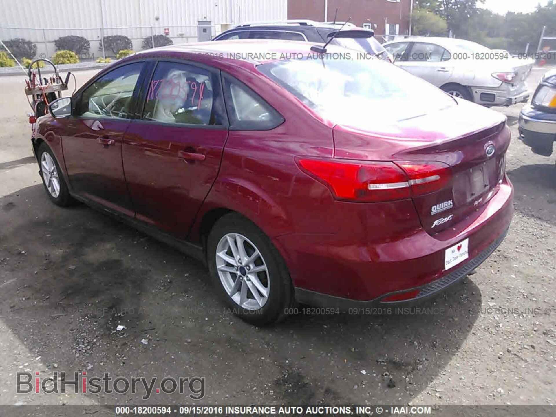 2016 Ford Focus - VIN: 1FADP3F2XGL247841 - Photo 3