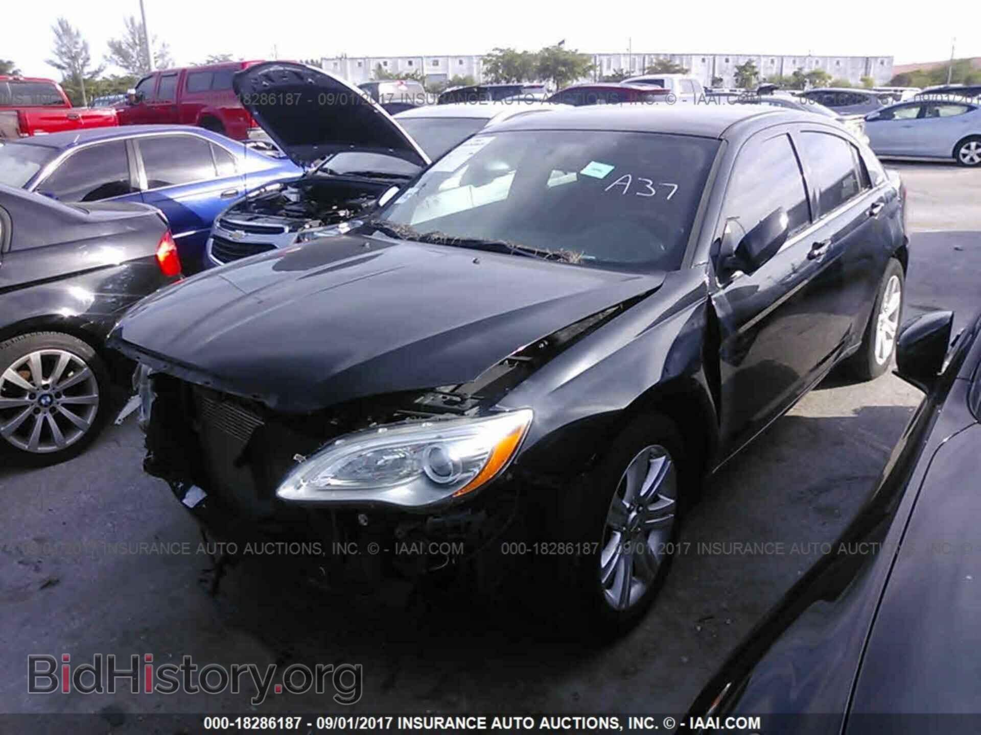 2013 Chrysler 200 - VIN: 1C3CCBBB5DN694860 - Photo 2