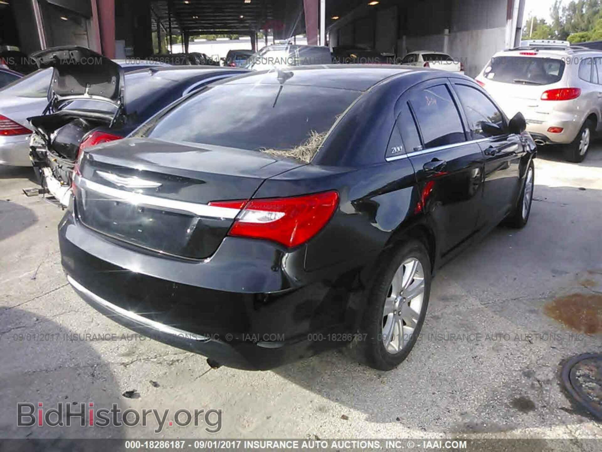 2013 Chrysler 200 - VIN: 1C3CCBBB5DN694860 - Photo 4