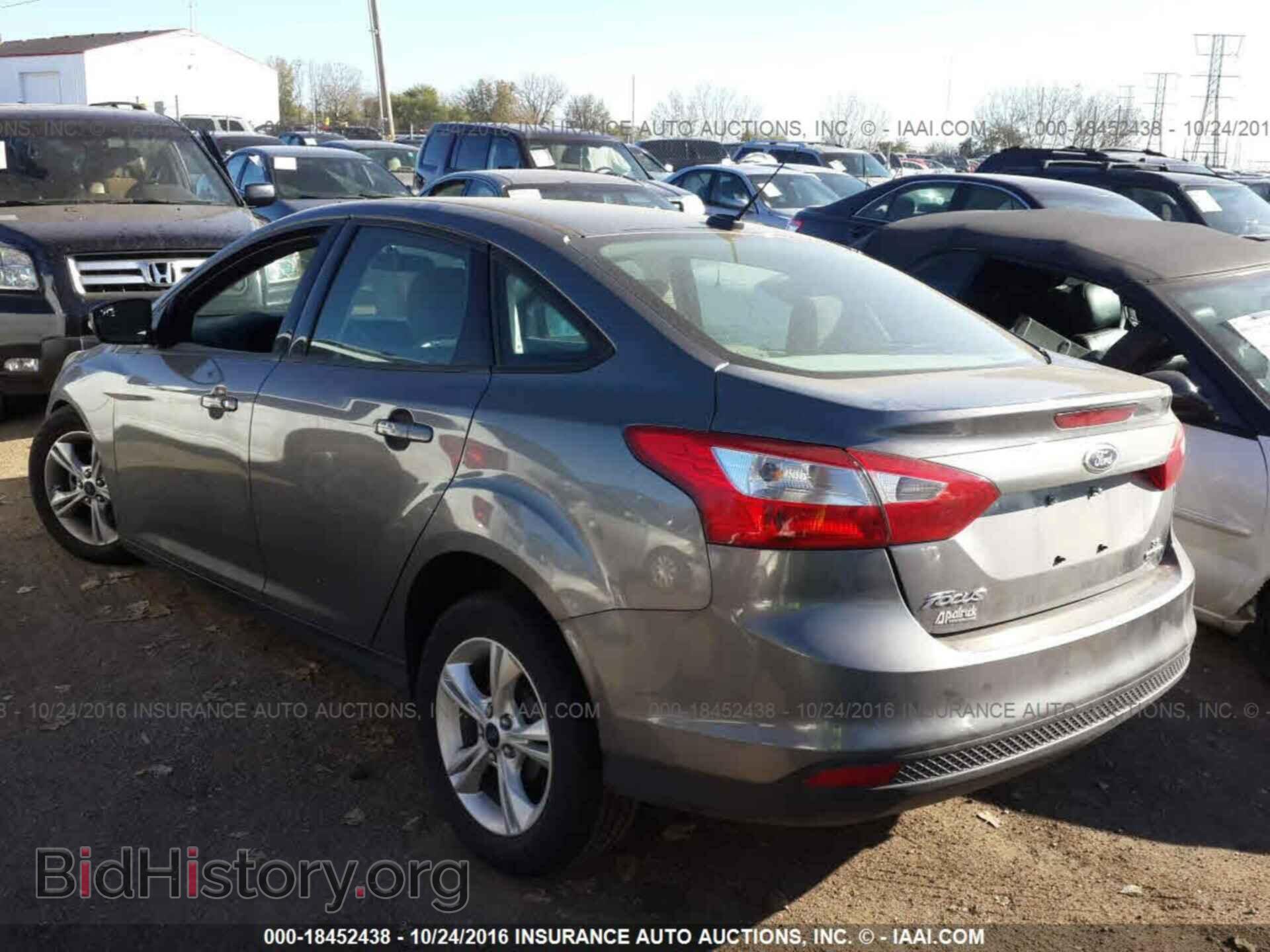2014 Ford Focus - VIN: 1FADP3F28EL408345 - Photo 3