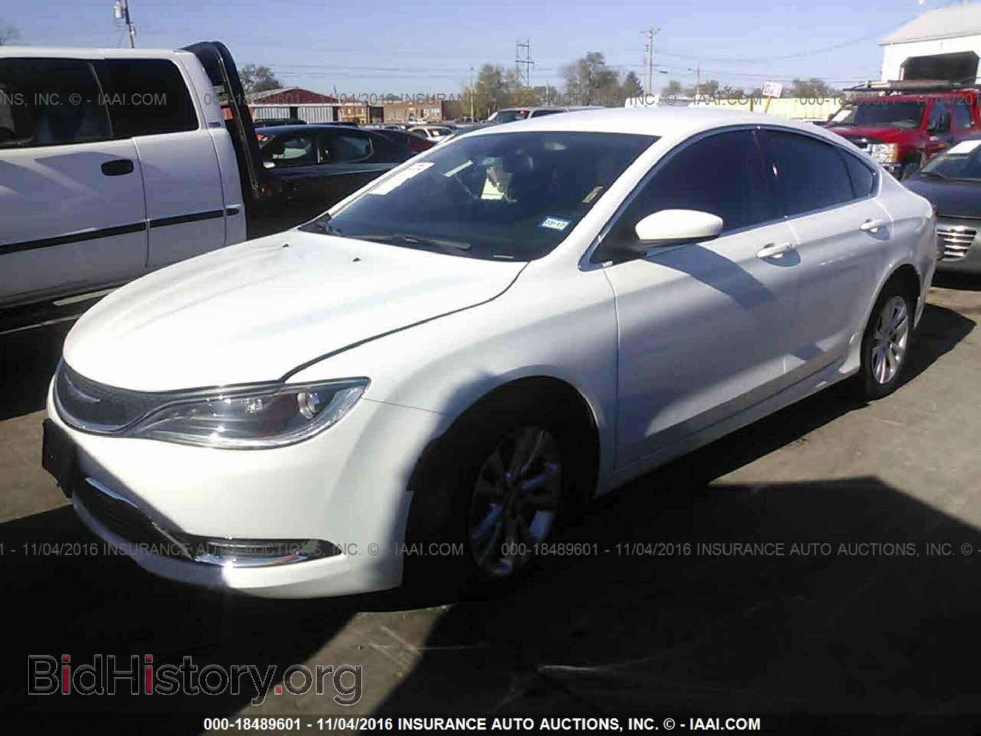 2015 Chrysler 200 - VIN: 1C3CCCAB7FN640812 - Photo 2