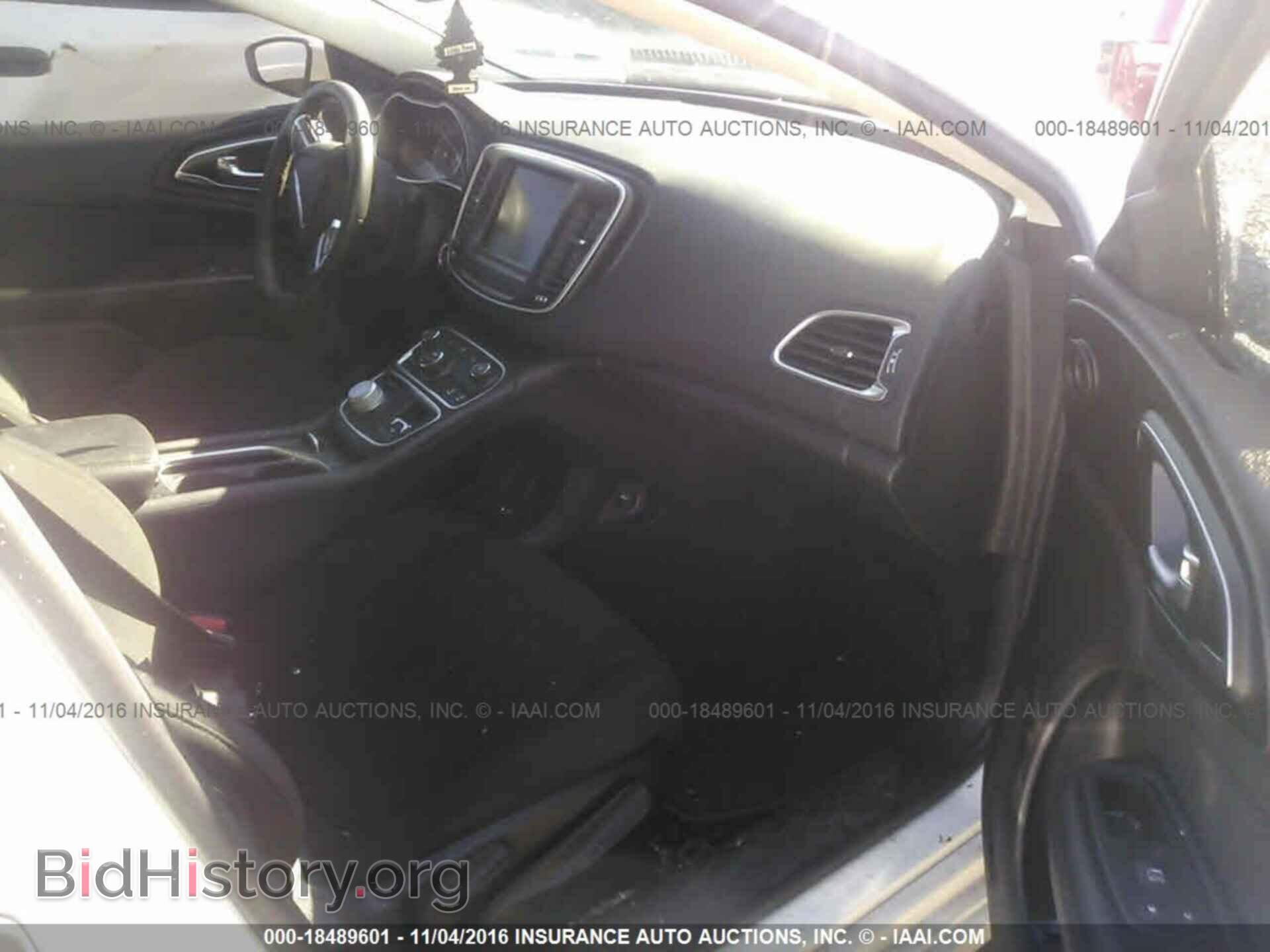 2015 Chrysler 200 - VIN: 1C3CCCAB7FN640812 - Photo 5