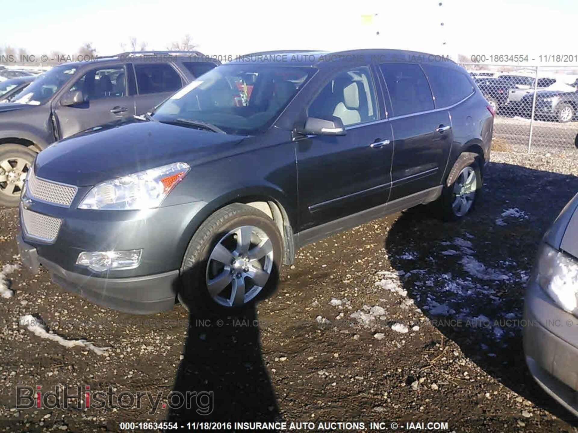 2011 Chevrolet Traverse - VIN: 1GNKVLED7BJ174899 - Фото 2