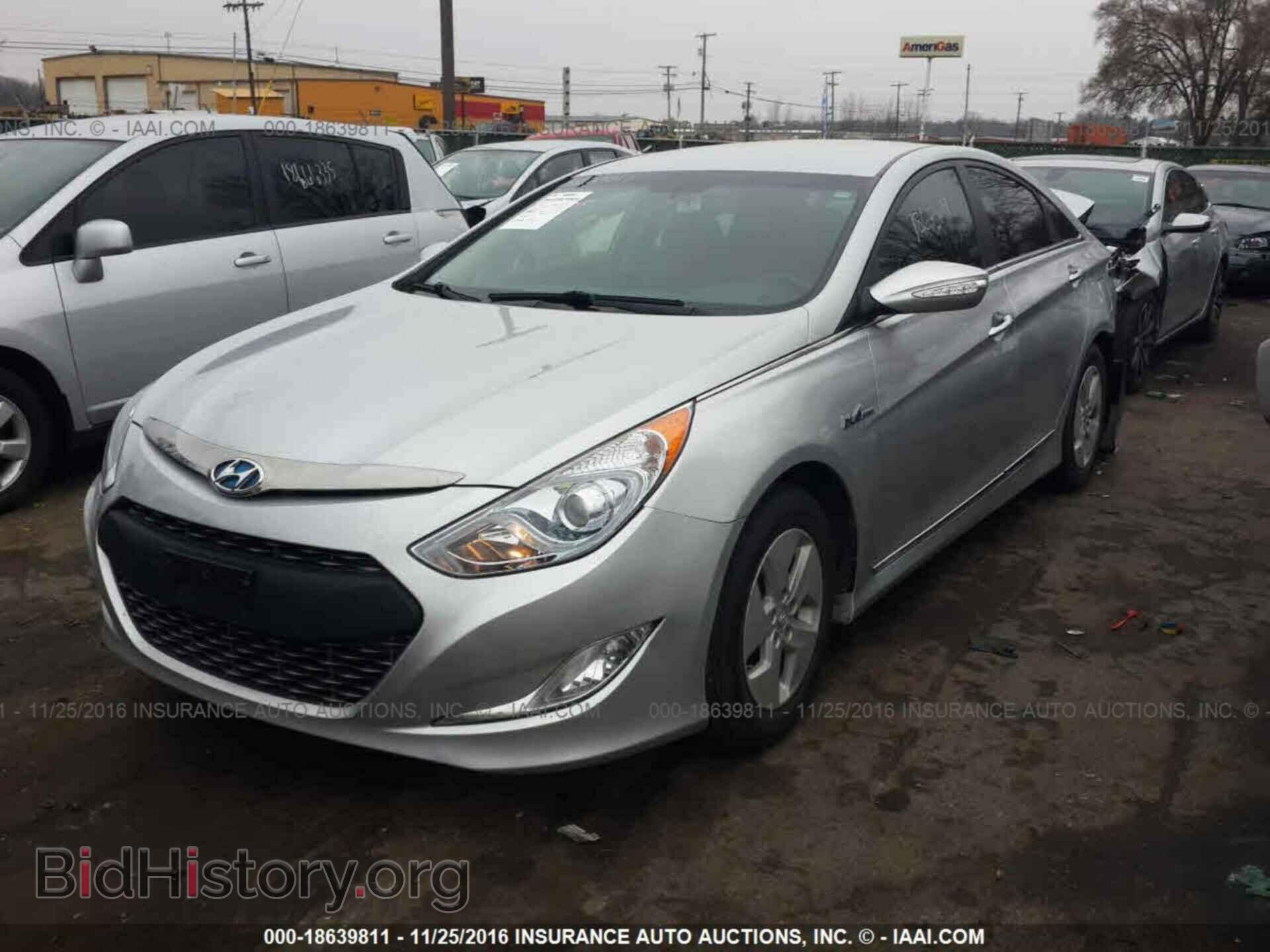 2012 Hyundai Sonata - VIN: KMHEC4A42CA033291 - Photo 2
