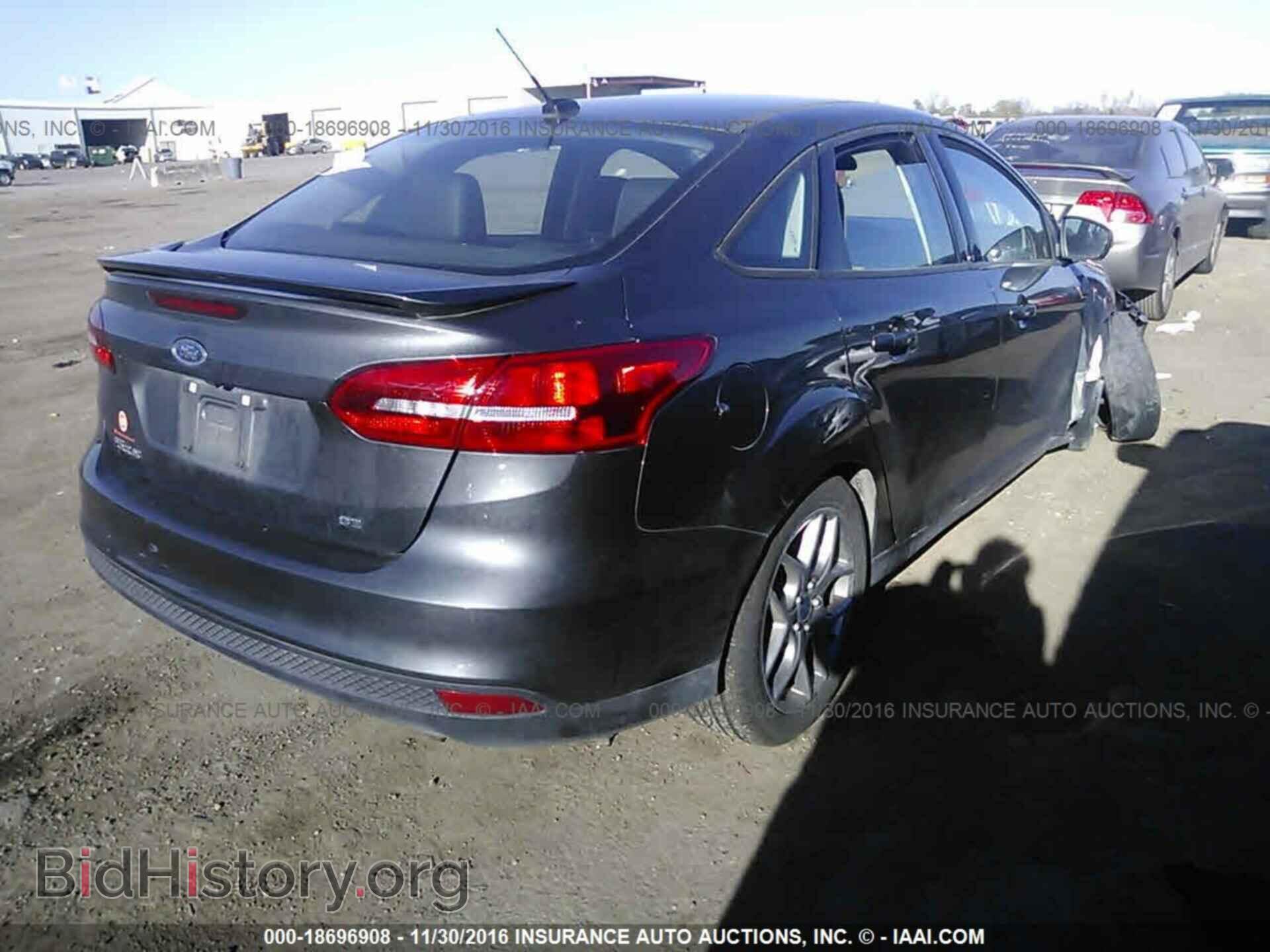2015 Ford Focus - VIN: 1FADP3F24FL271275 - Photo 4