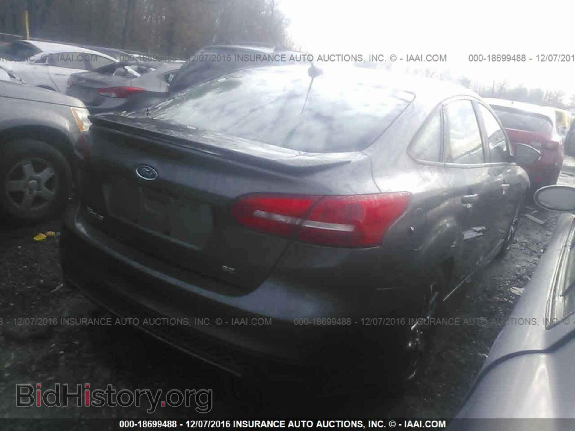 2015 Ford Focus - VIN: 1FADP3F2XFL311990 - Photo 4