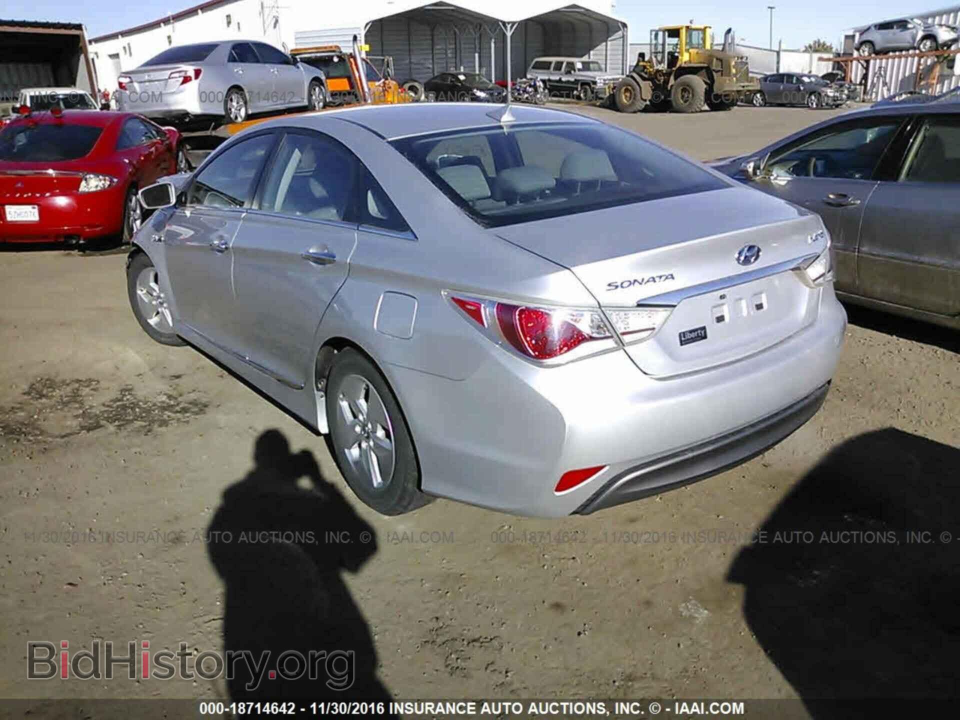 2012 Hyundai Sonata - VIN: KMHEC4A49CA024135 - Фото 3
