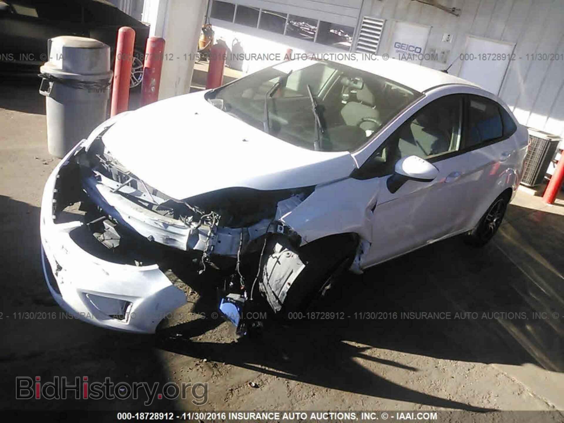 2012 Ford Fiesta - VIN: 3FADP4AJ1CM187641 - Фото 2