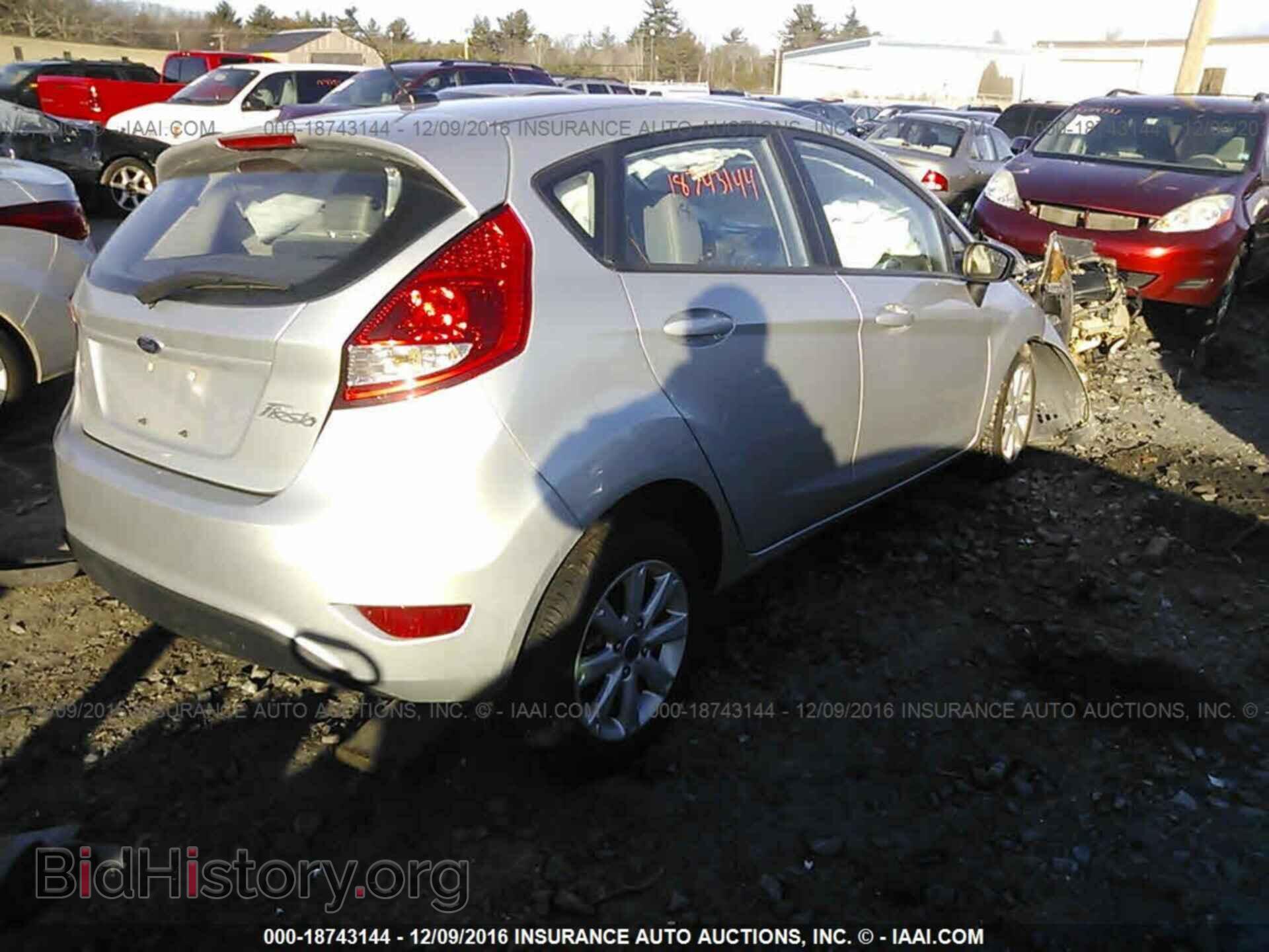 2012 Ford Fiesta - VIN: 3FADP4EJ3CM215174 - Фото 4