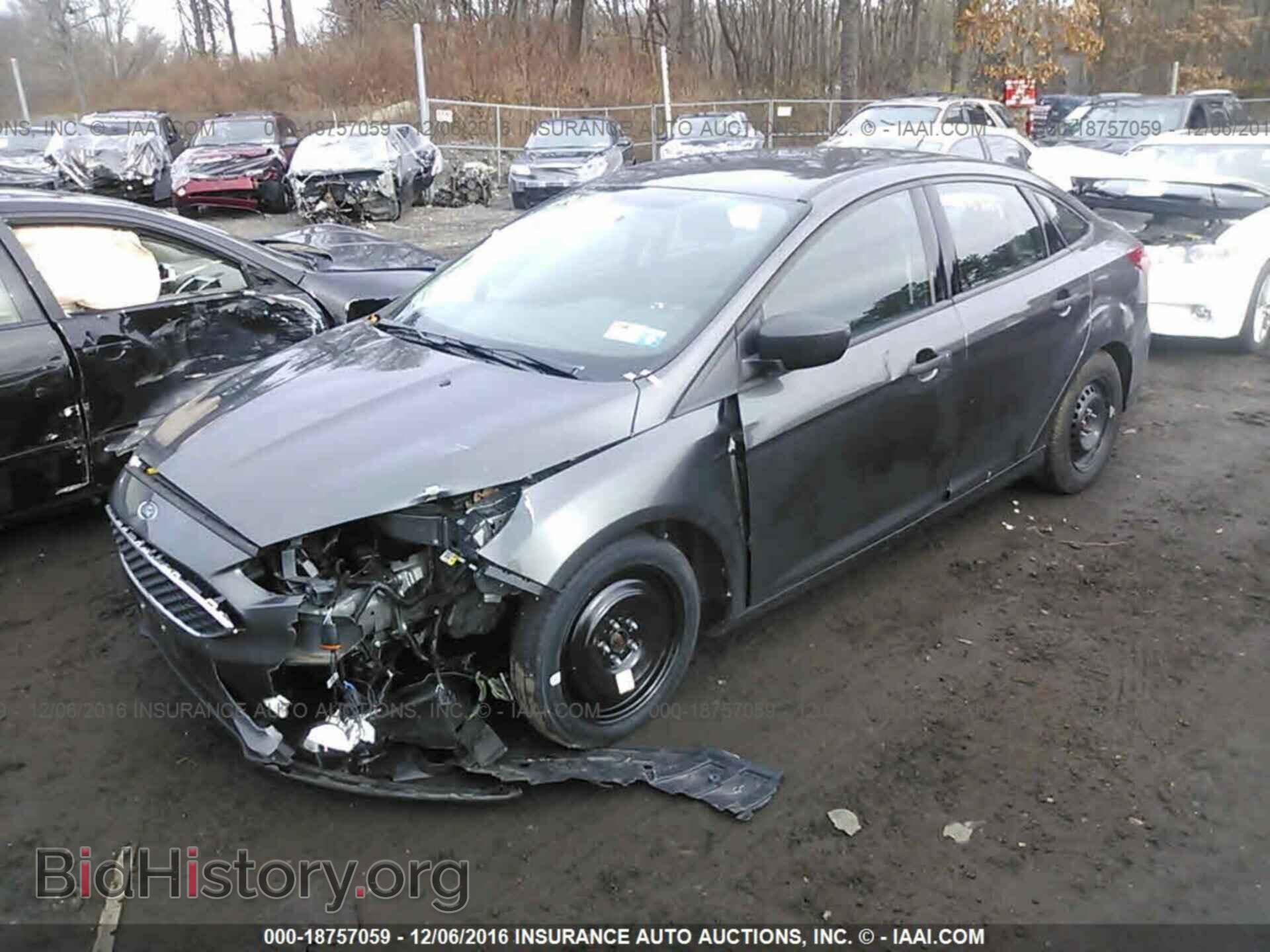 2015 Ford Focus - VIN: 1FADP3E22FL297617 - Фото 2