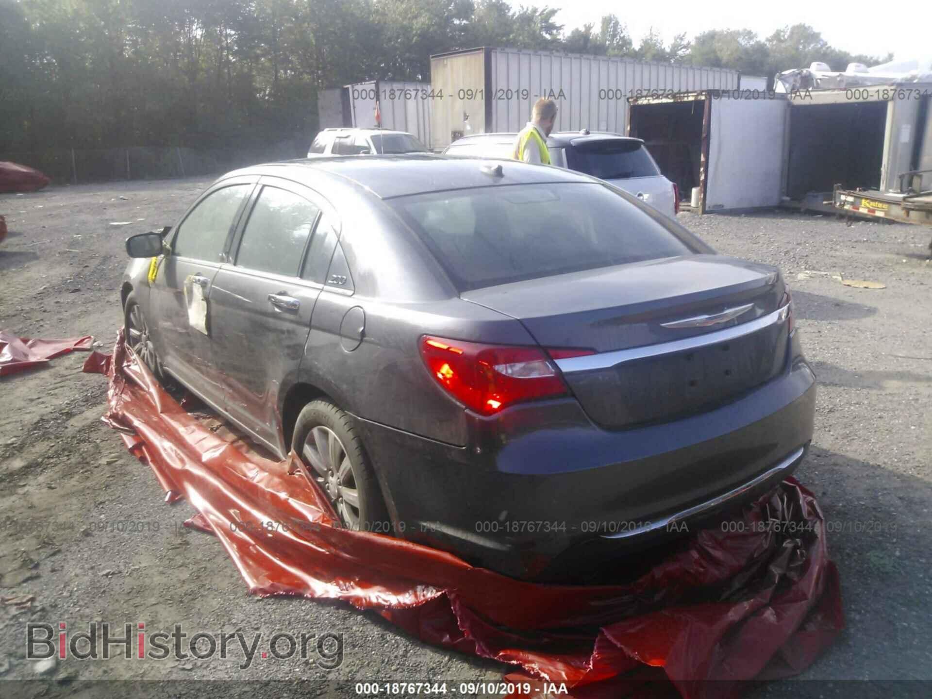 2014 Chrysler 200 - VIN: 1C3CCBCG0EN186761 - Фото 3