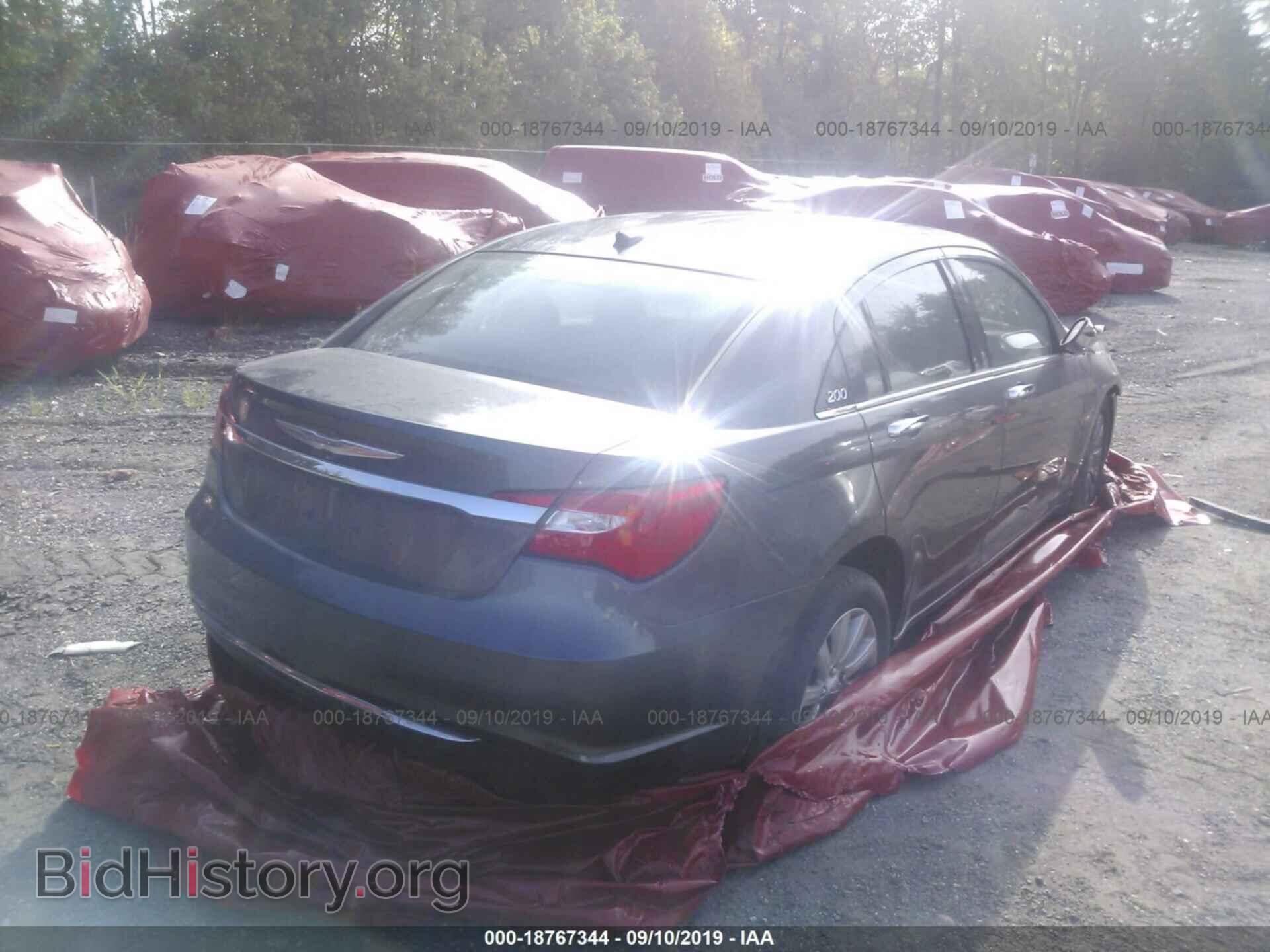 2014 Chrysler 200 - VIN: 1C3CCBCG0EN186761 - Фото 4