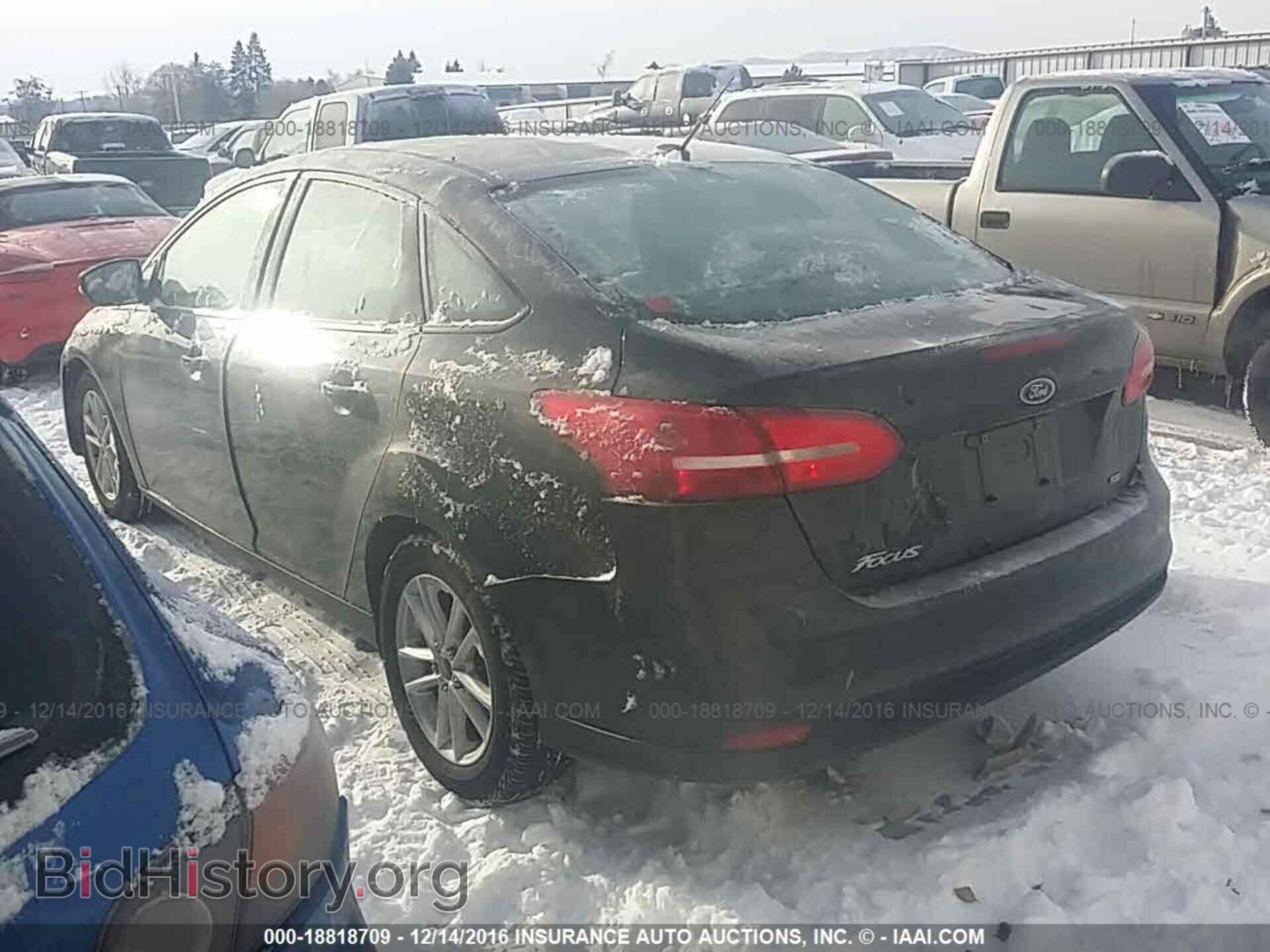 2015 Ford Focus - VIN: 1FADP3F21FL276160 - Photo 3