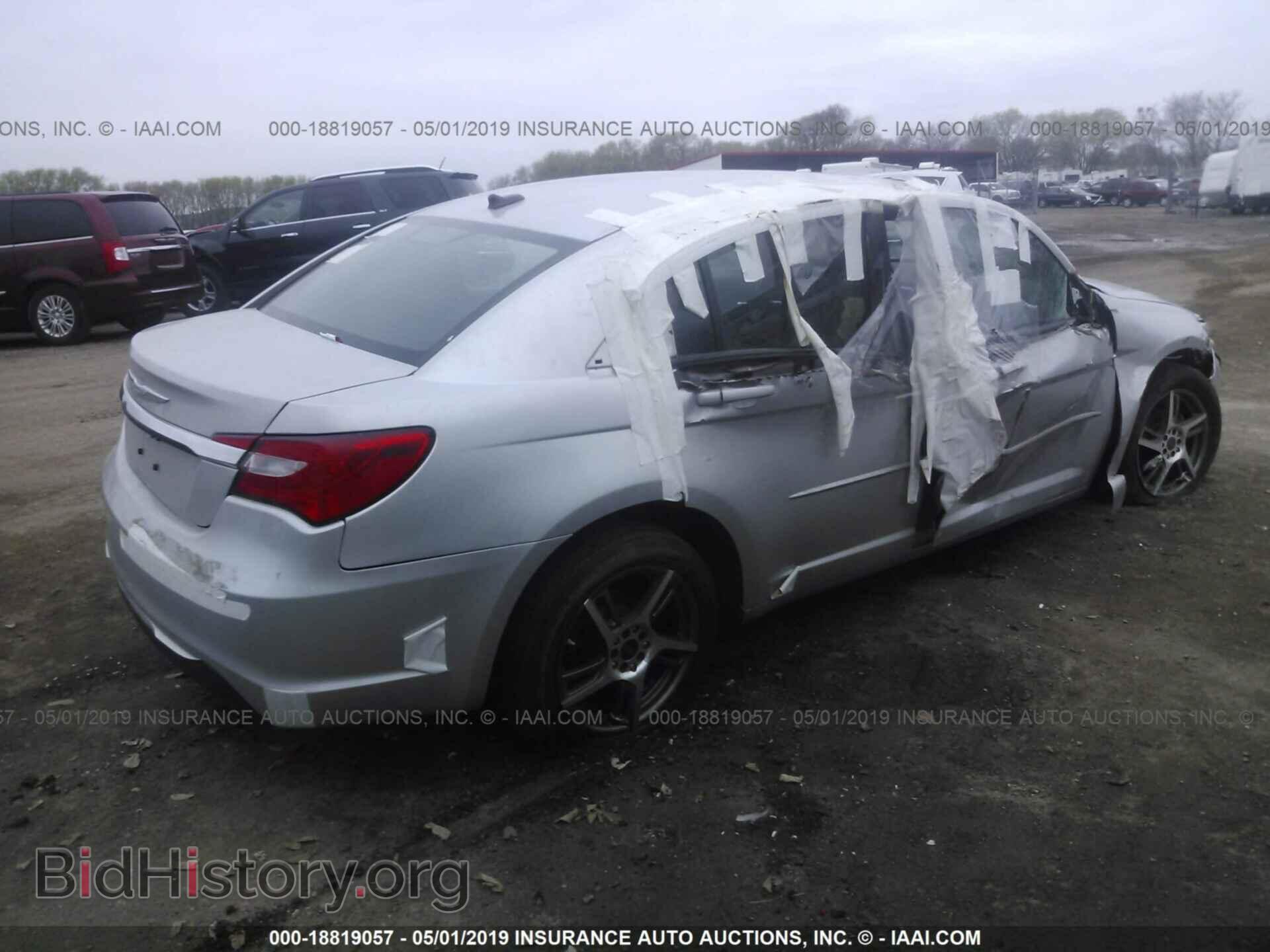 2011 CHRYSLER 200 - VIN: 1C3BC4FBXBN553717 - Фото 4