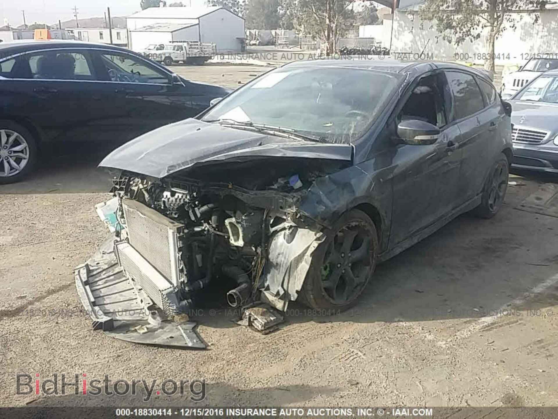 2016 Ford Focus - VIN: 1FADP3L96GL319331 - Photo 2