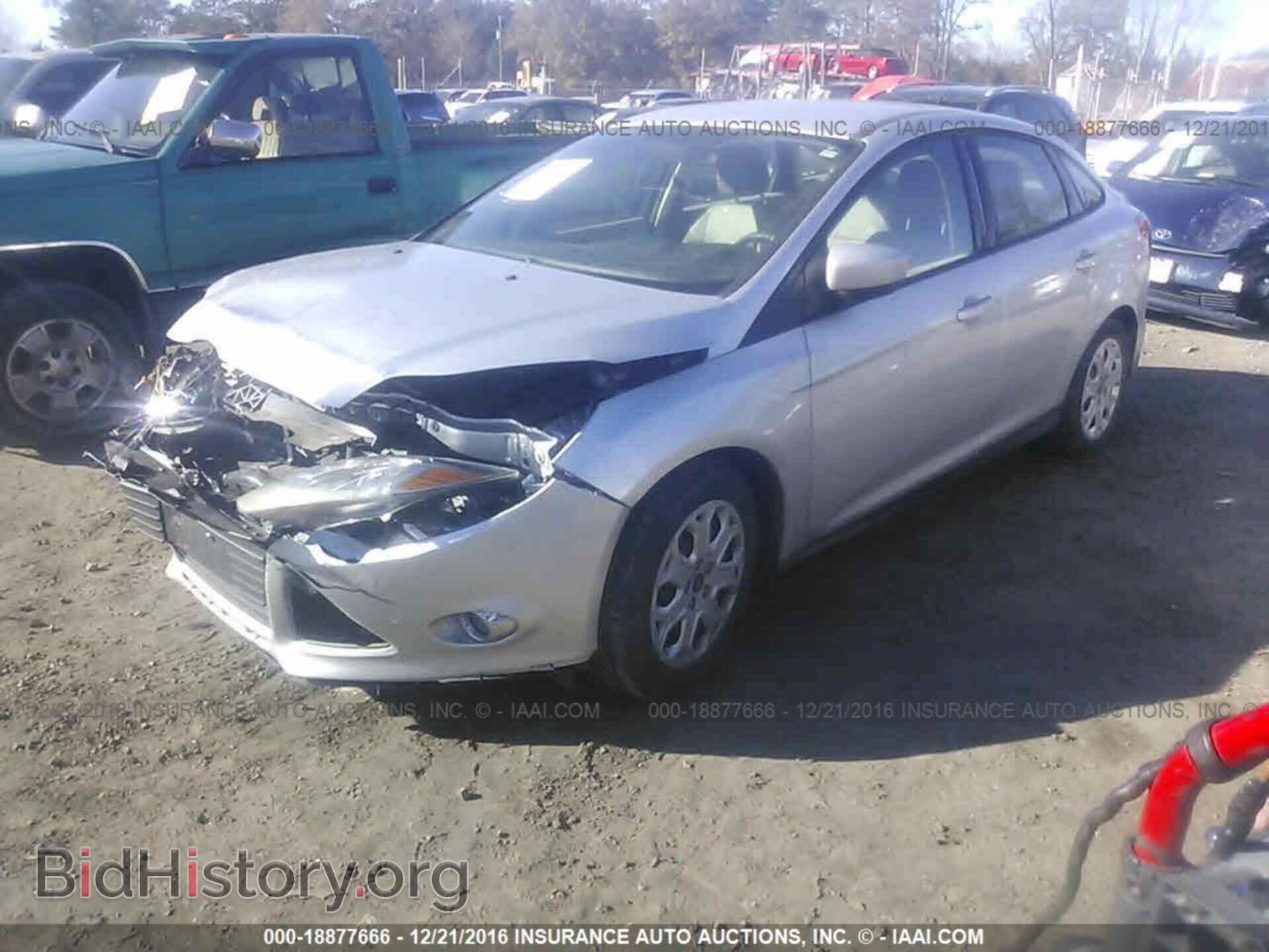 2012 Ford Focus - VIN: 1FAHP3F28CL241127 - Photo 2