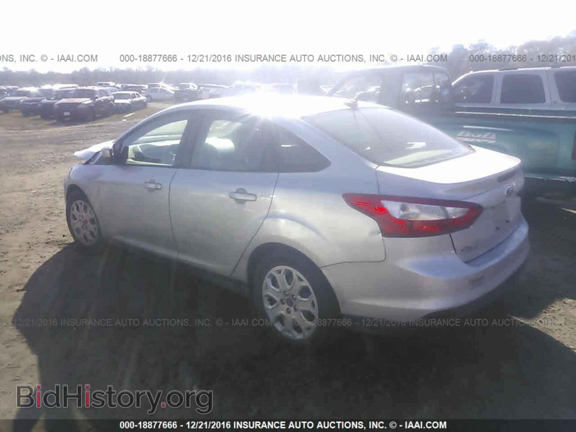2012 Ford Focus - VIN: 1FAHP3F28CL241127 - Photo 3