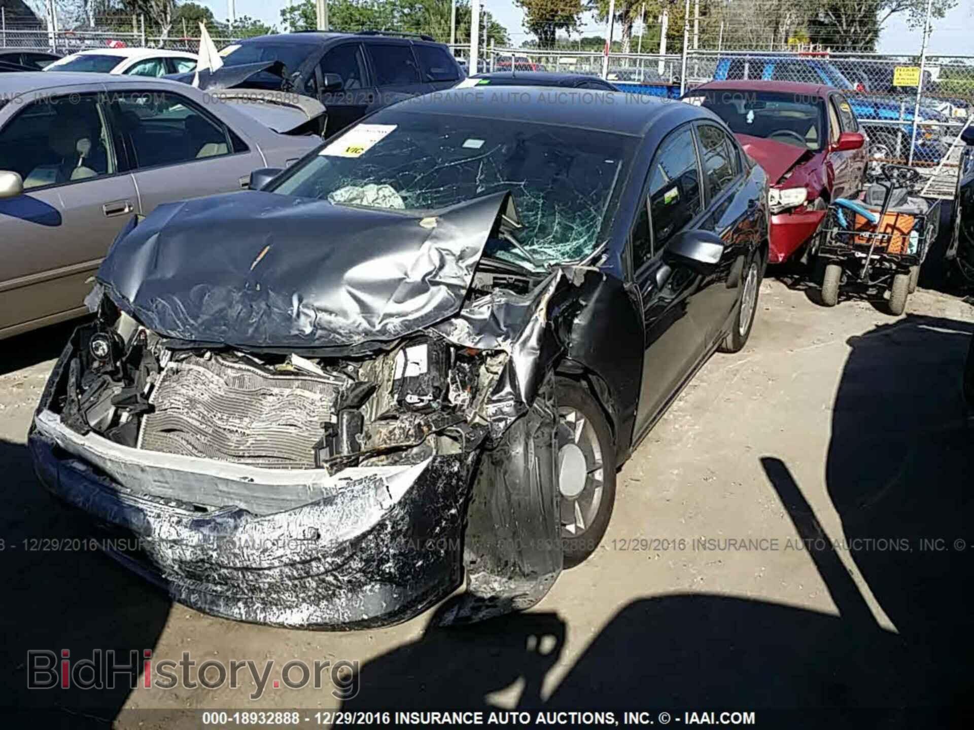 2012 Honda Civic - VIN: 2HGFB2F64CH317938 - Photo 2
