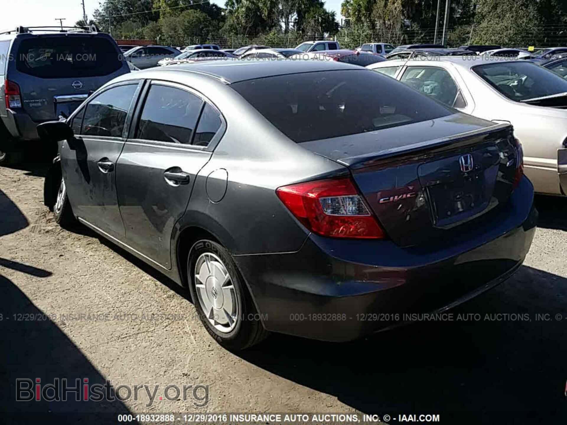 2012 Honda Civic - VIN: 2HGFB2F64CH317938 - Photo 3