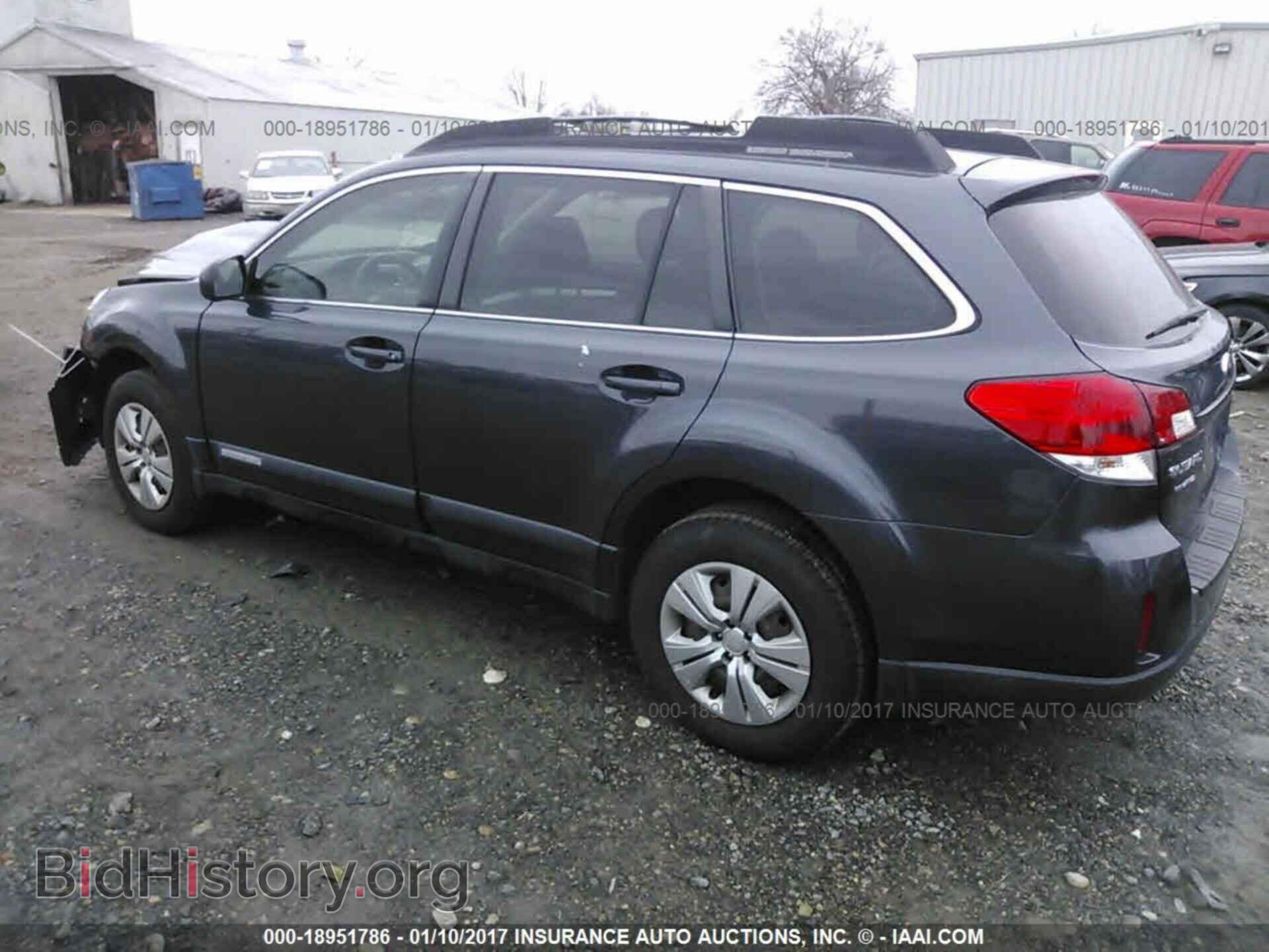 2011 Subaru Outback - VIN: 4S4BRCAC7B3435975 - Photo 3