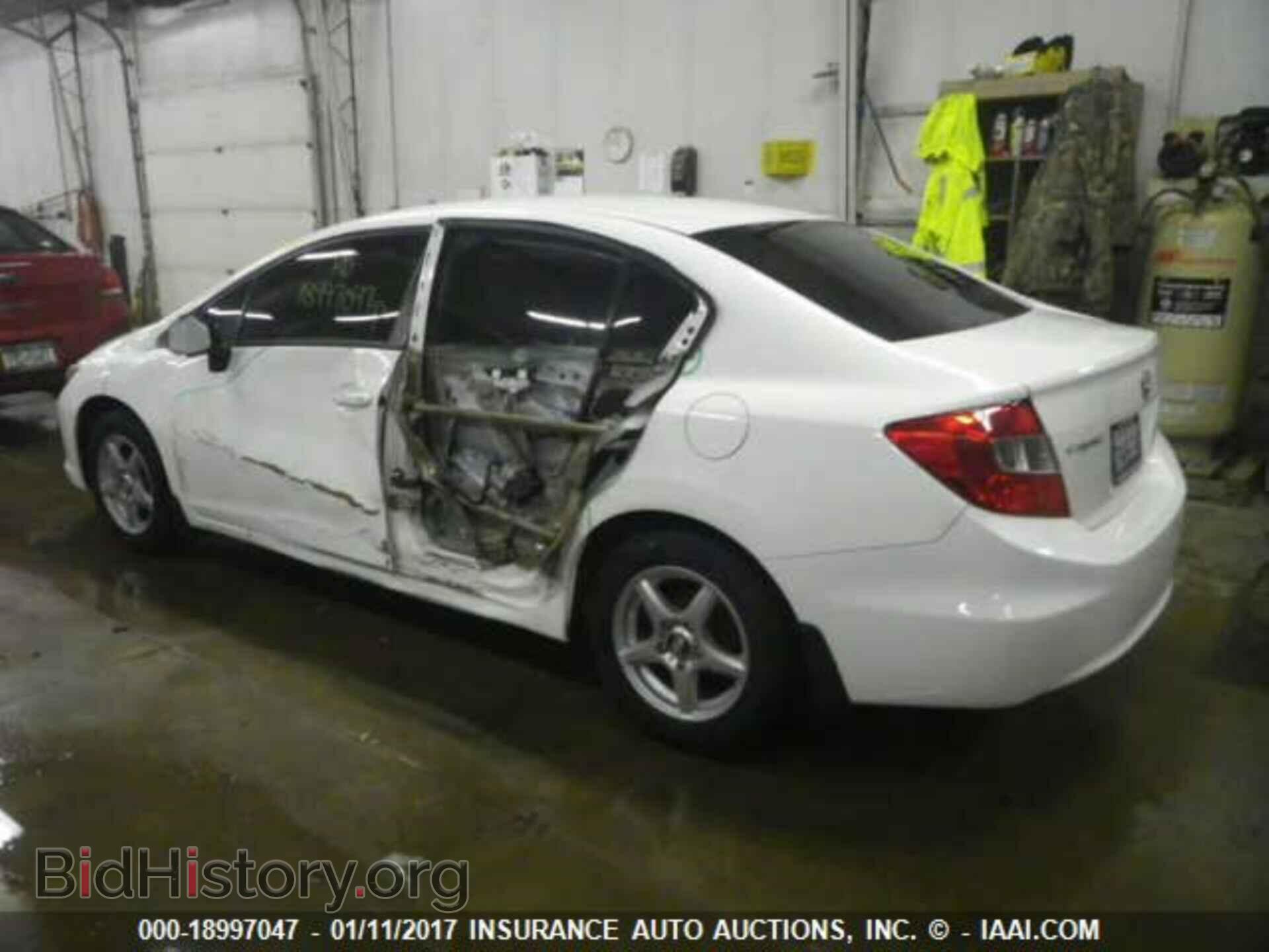 2012 Honda Civic - VIN: 19XFB2F53CE329726 - Photo 3