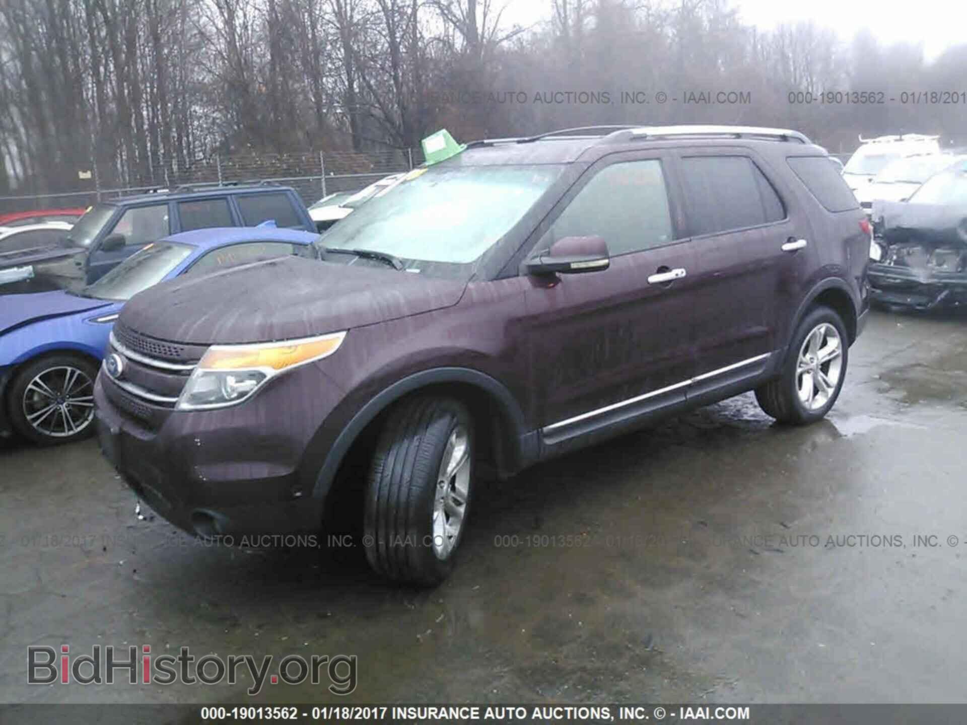 2011 Ford Explorer - VIN: 1FMHK8F81BGA00989 - Фото 2