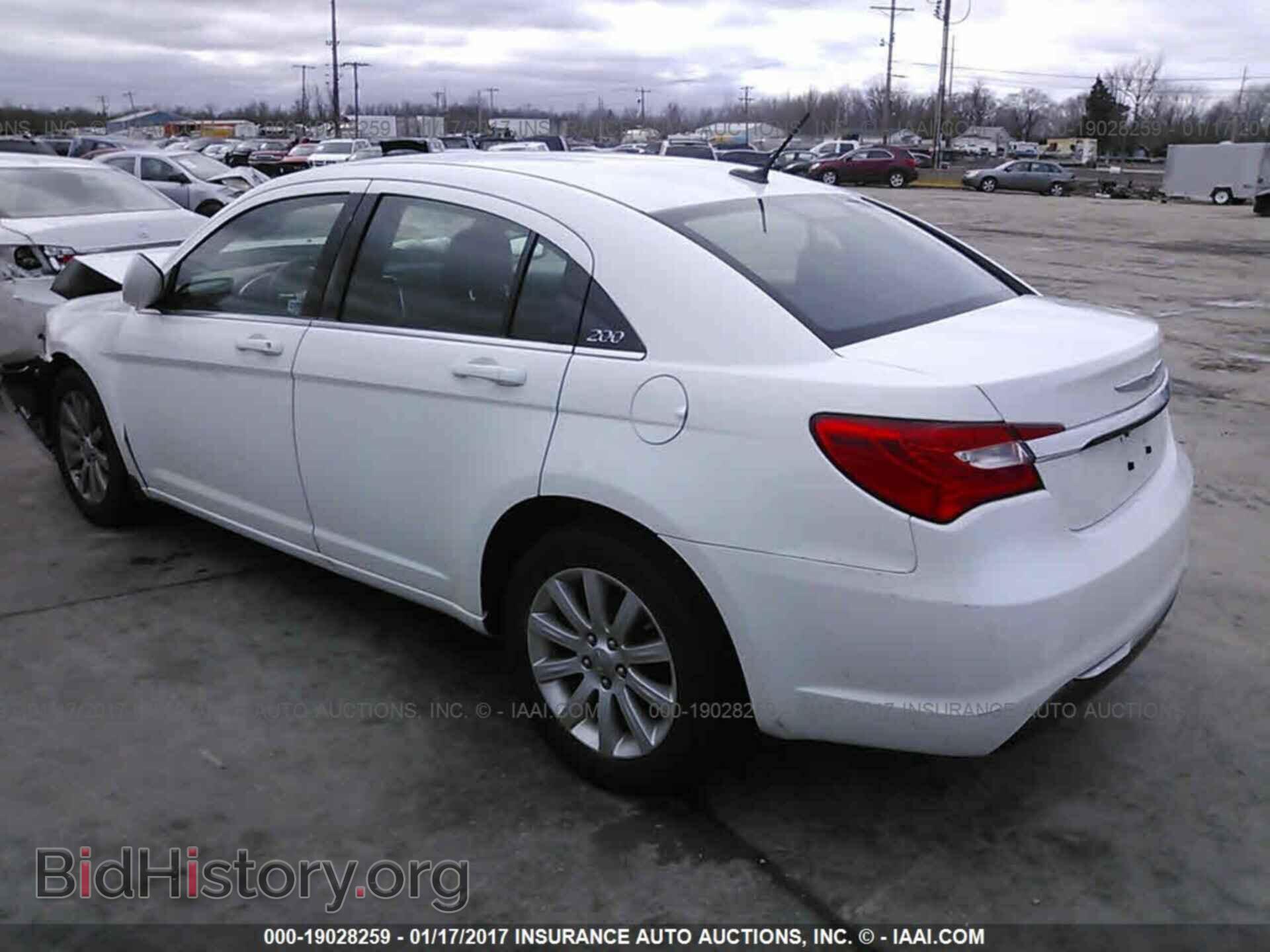 2012 Chrysler 200 - VIN: 1C3CCBBBXCN140258 - Фото 3