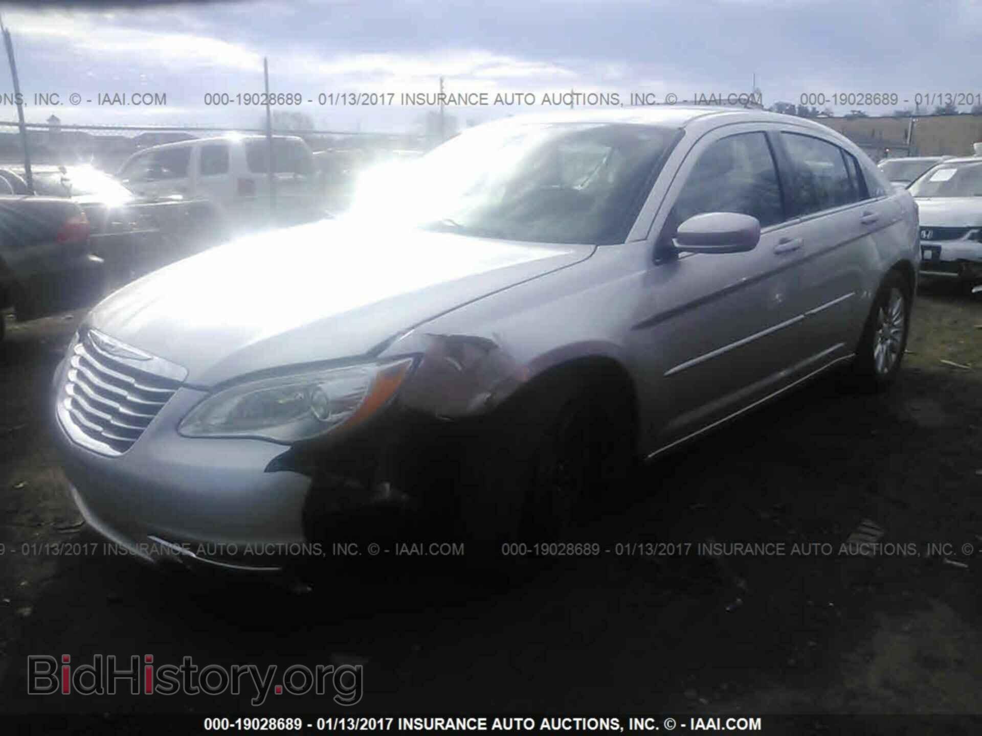 2012 Chrysler 200 - VIN: 1C3CCBAB0CN271751 - Фото 2