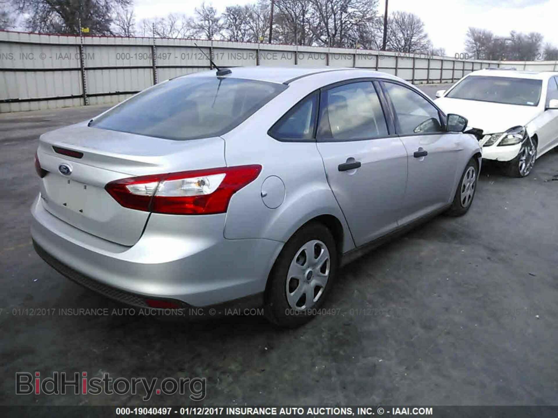 2012 Ford Focus - VIN: 1FAHP3E23CL329777 - Photo 4