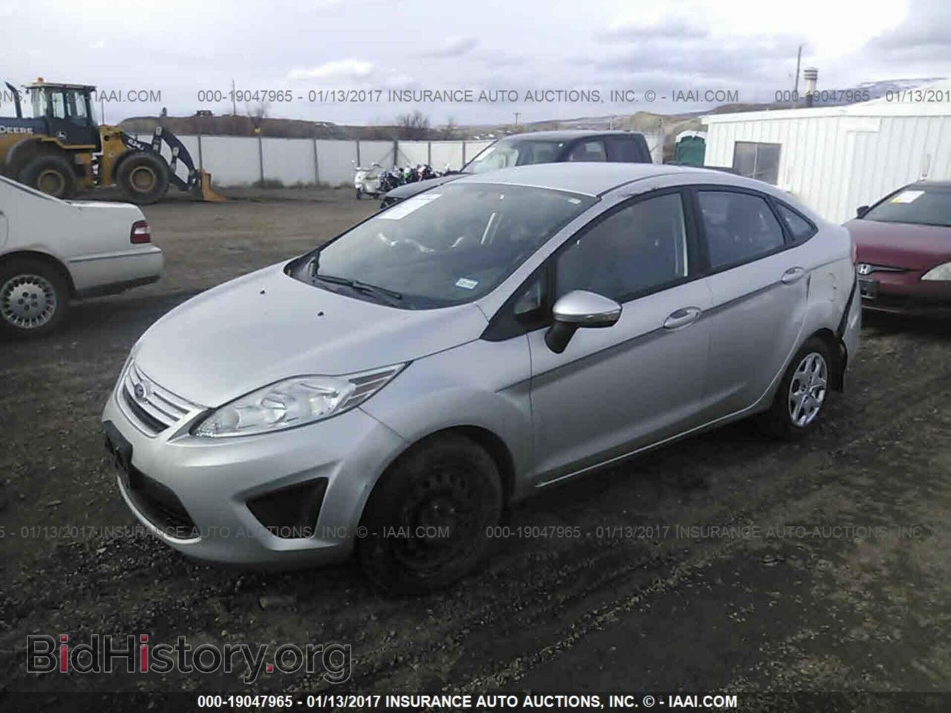 2013 Ford Fiesta - VIN: 3FADP4BJ2DM162392 - Фото 2