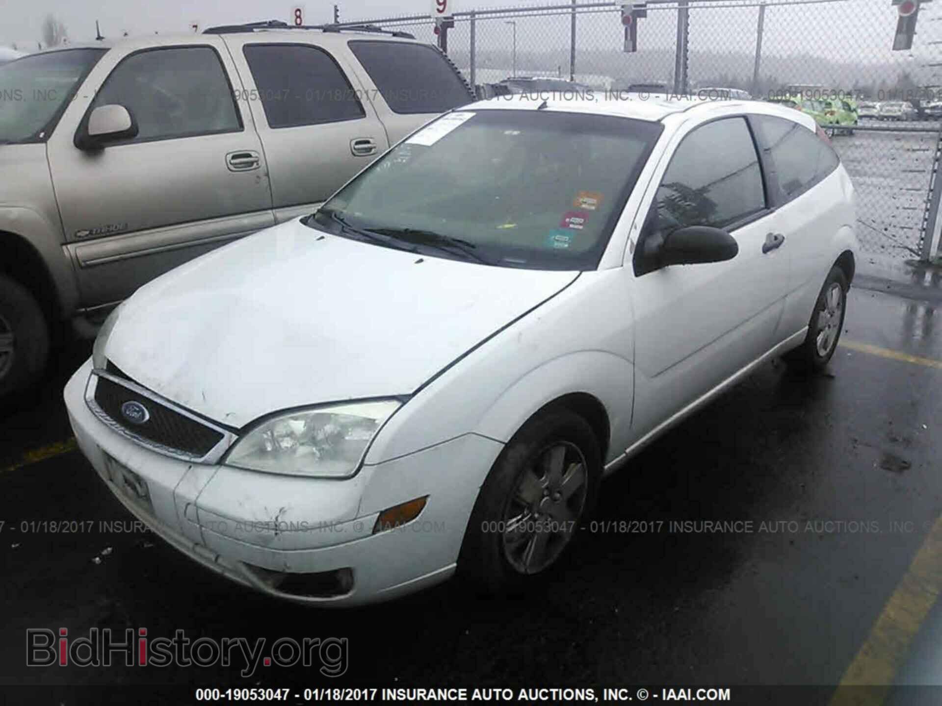 2007 FORD FOCUS - VIN: 1FAFP31N47W339892 - Фото 2
