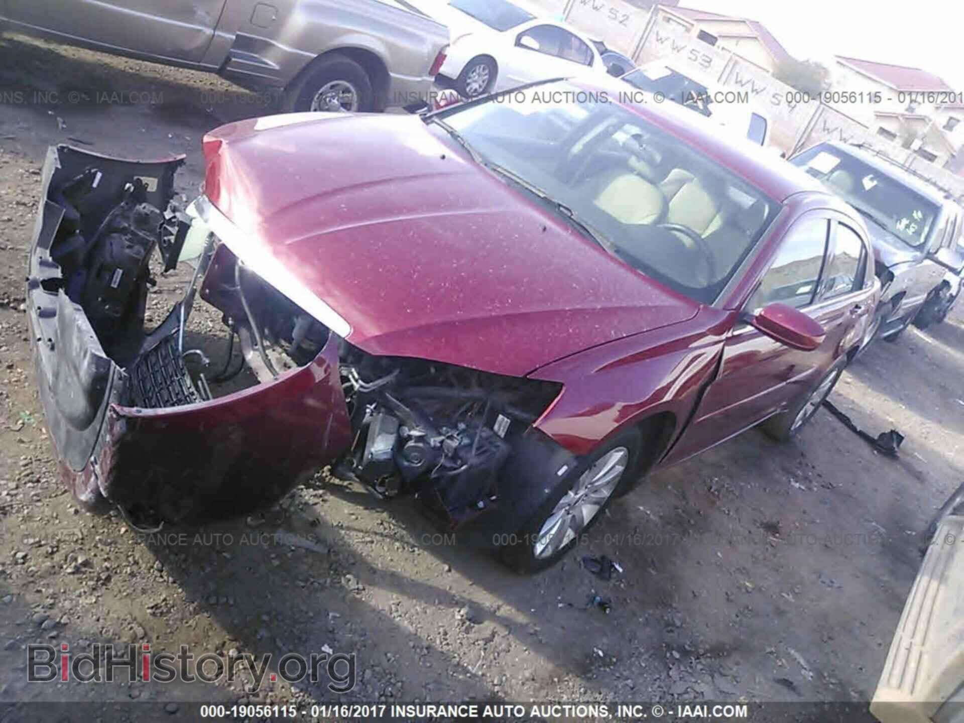 2013 Chrysler 200 - VIN: 1C3CCBBB8DN588600 - Фото 2