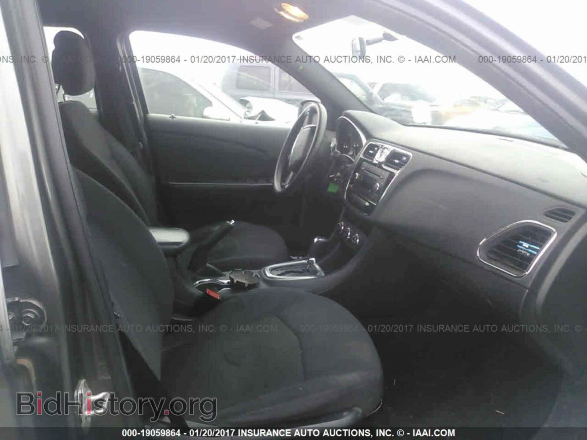 2012 Chrysler 200 - VIN: 1C3CCBAB0CN203059 - Photo 5