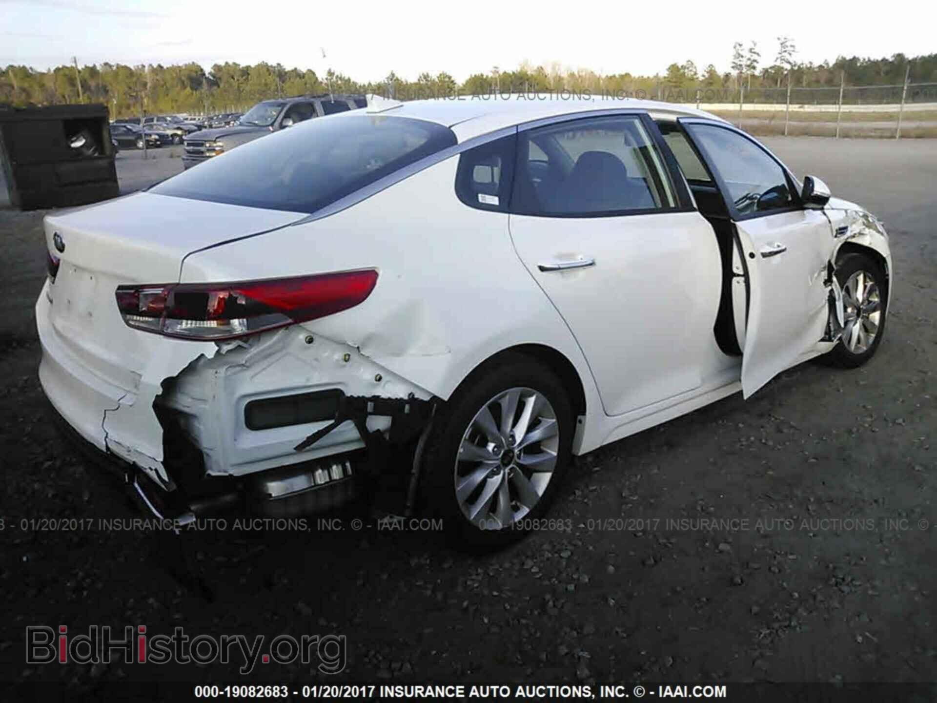 2017 Kia Optima - VIN: 5XXGT4L33HG122364 - Photo 4