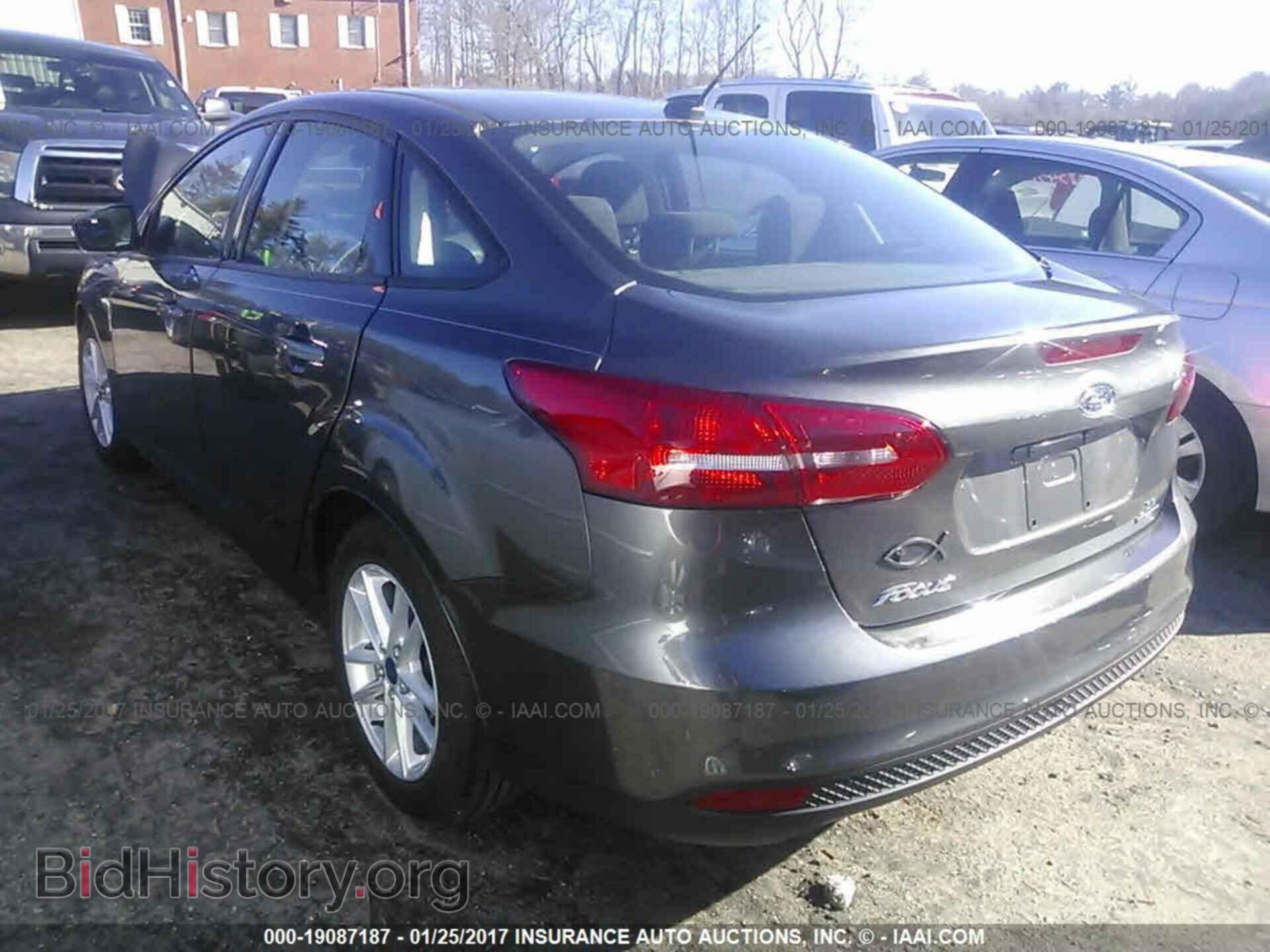 2016 Ford Focus - VIN: 1FADP3F28GL248132 - Photo 3