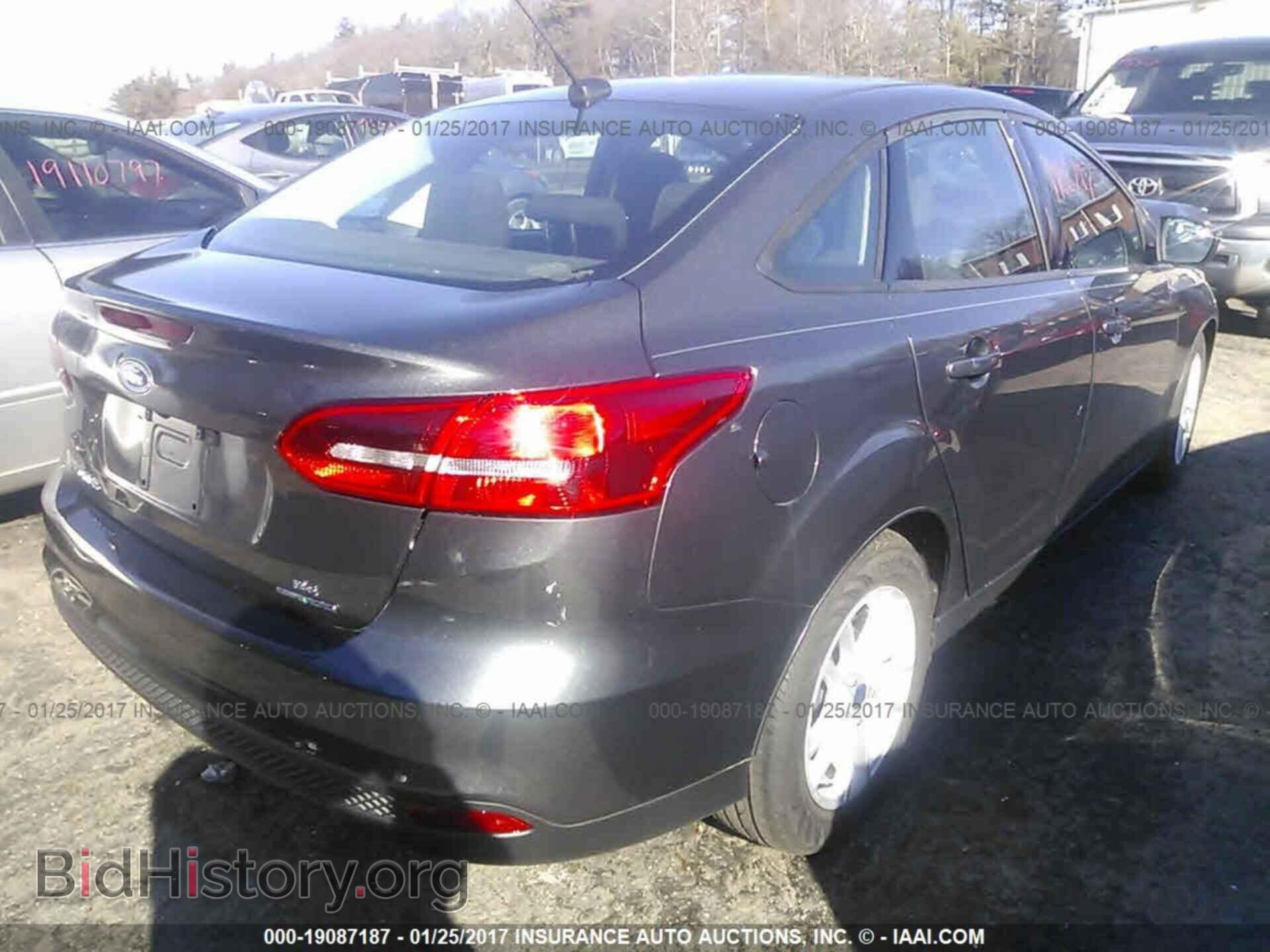 2016 Ford Focus - VIN: 1FADP3F28GL248132 - Photo 4