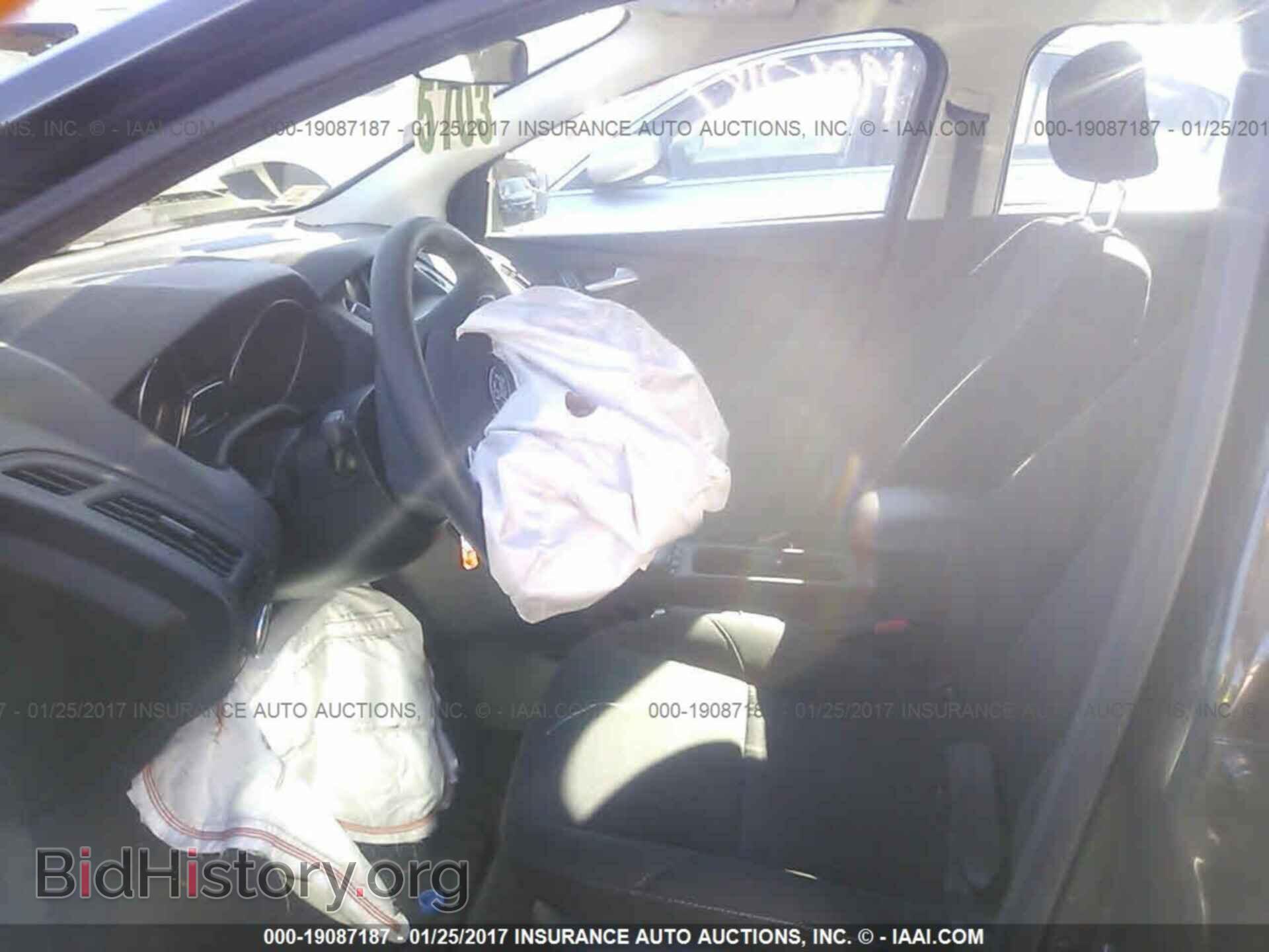 2016 Ford Focus - VIN: 1FADP3F28GL248132 - Photo 5