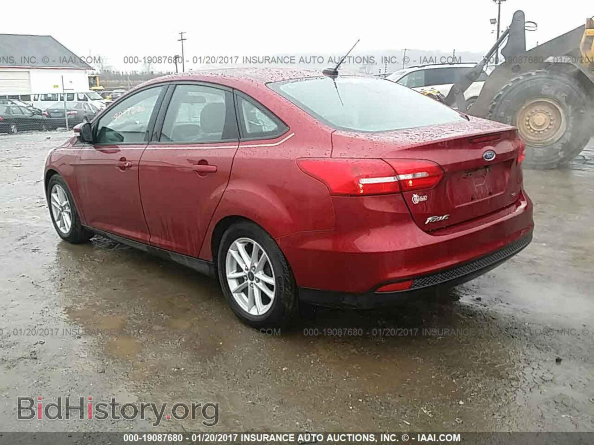 2015 Ford Focus - VIN: 1FADP3F20FL372300 - Photo 3