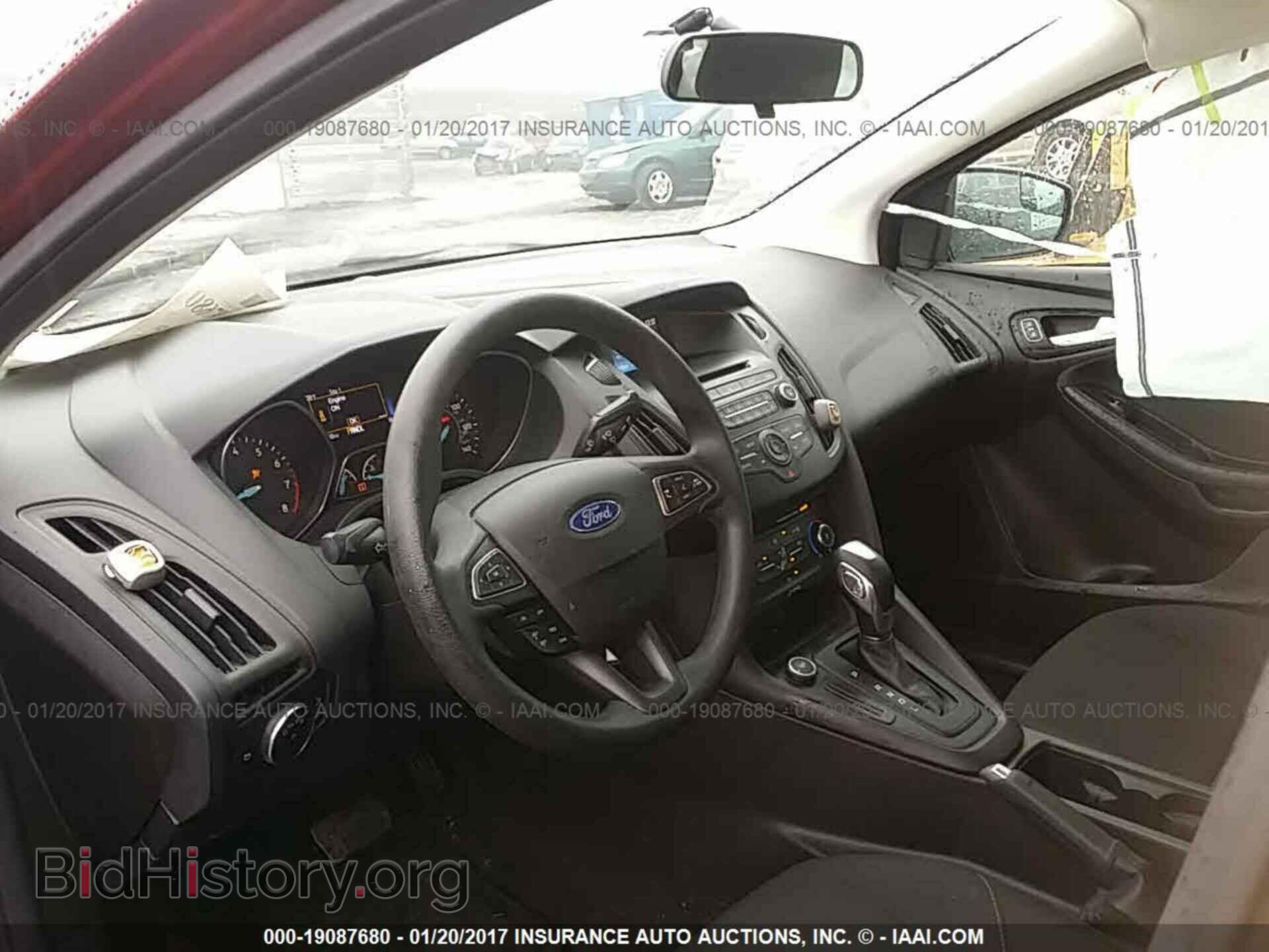 2015 Ford Focus - VIN: 1FADP3F20FL372300 - Photo 5