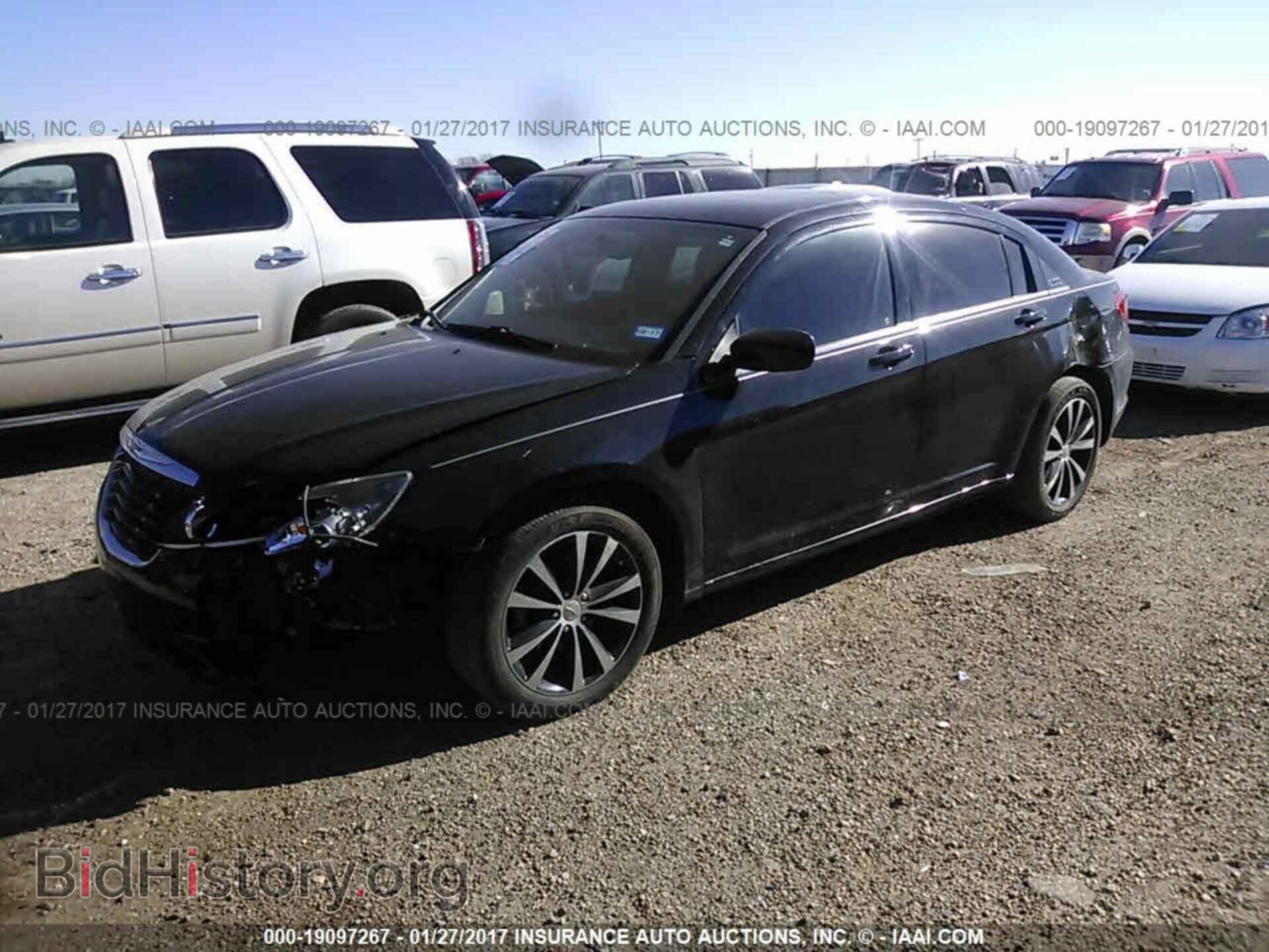 2012 Chrysler 200 - VIN: 1C3CCBHG9CN192564 - Фото 2