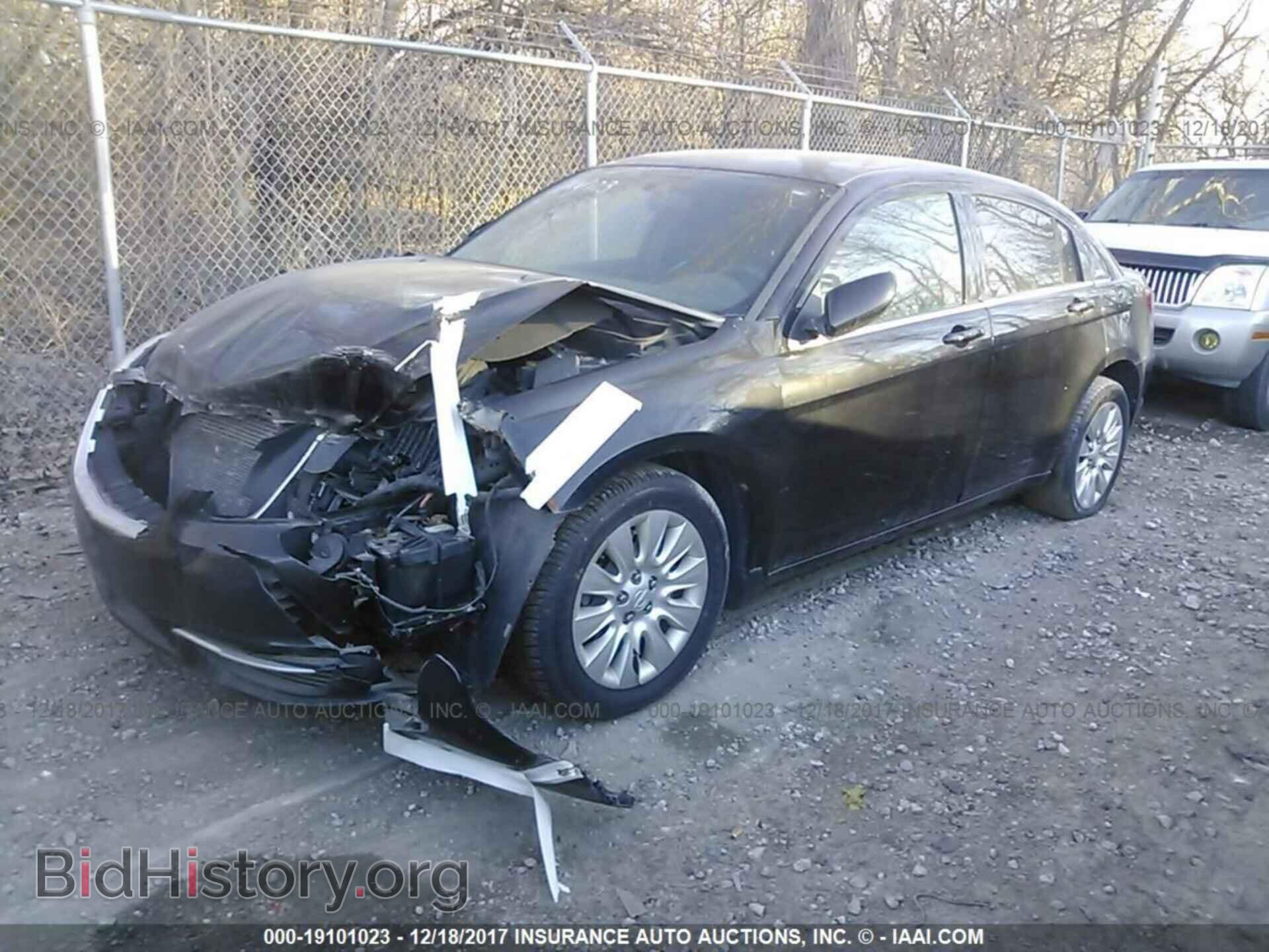 2012 Chrysler 200 - VIN: 1C3CCBAB2CN155824 - Photo 2