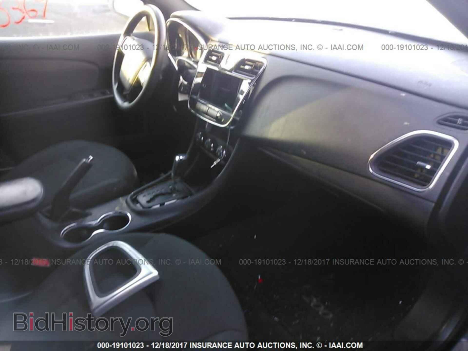 2012 Chrysler 200 - VIN: 1C3CCBAB2CN155824 - Photo 5