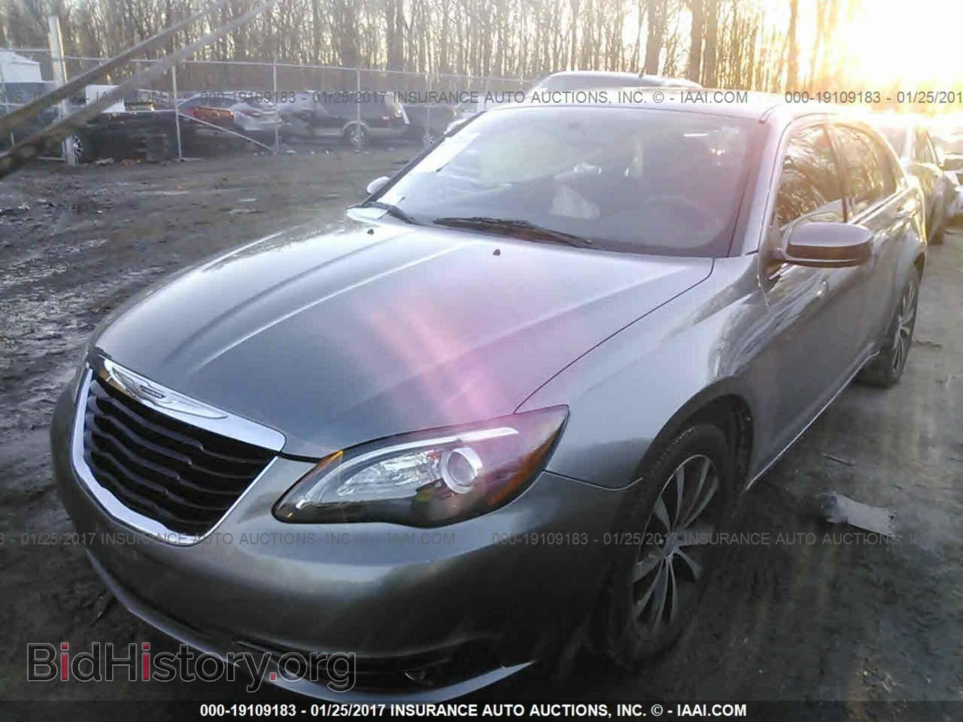 2013 Chrysler 200 - VIN: 1C3CCBBB1DN629892 - Photo 2